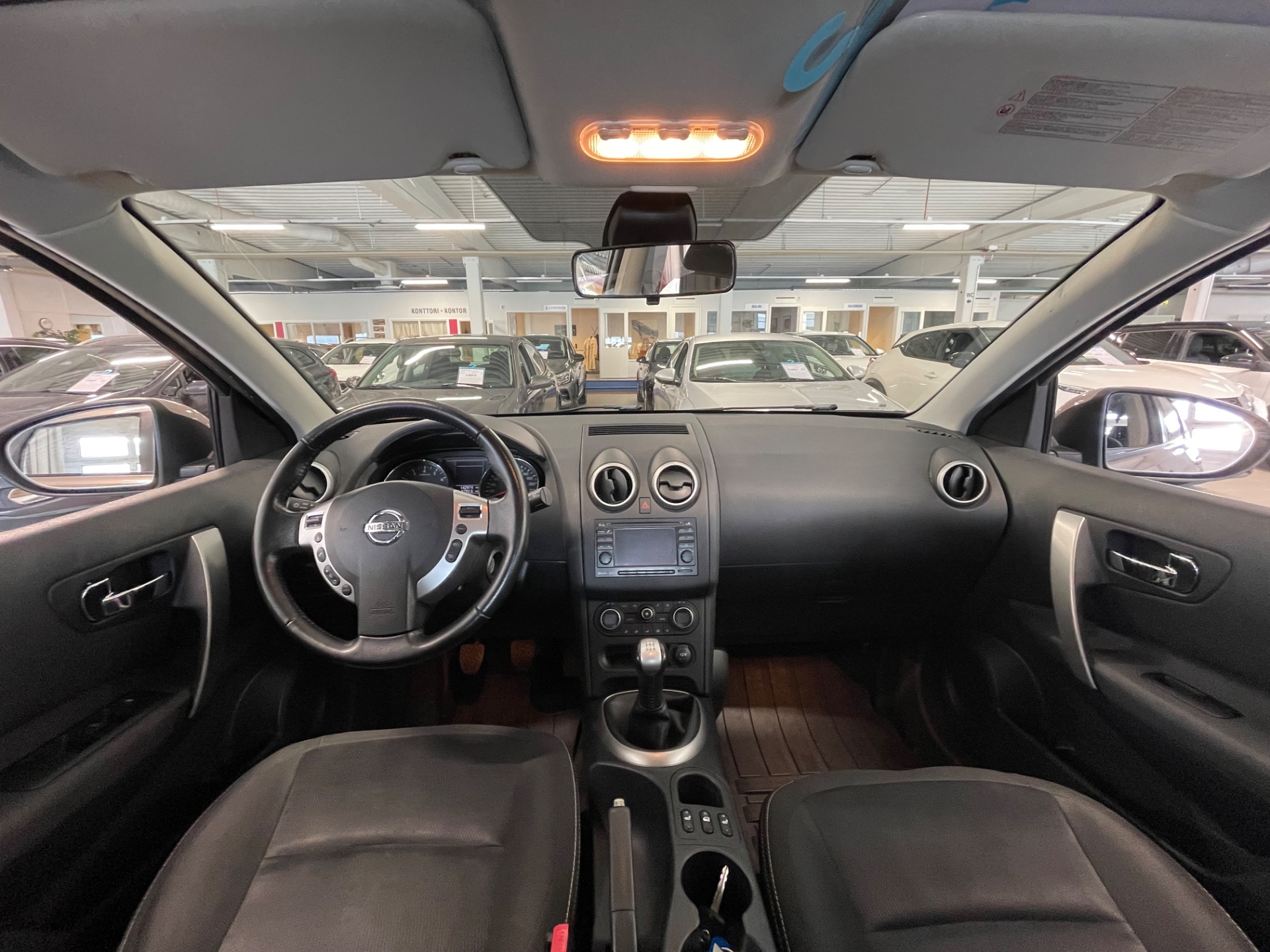 NISSAN QASHQAI 1,6L Stop / Start System Acenta 2WD 5M/T Connect MY11