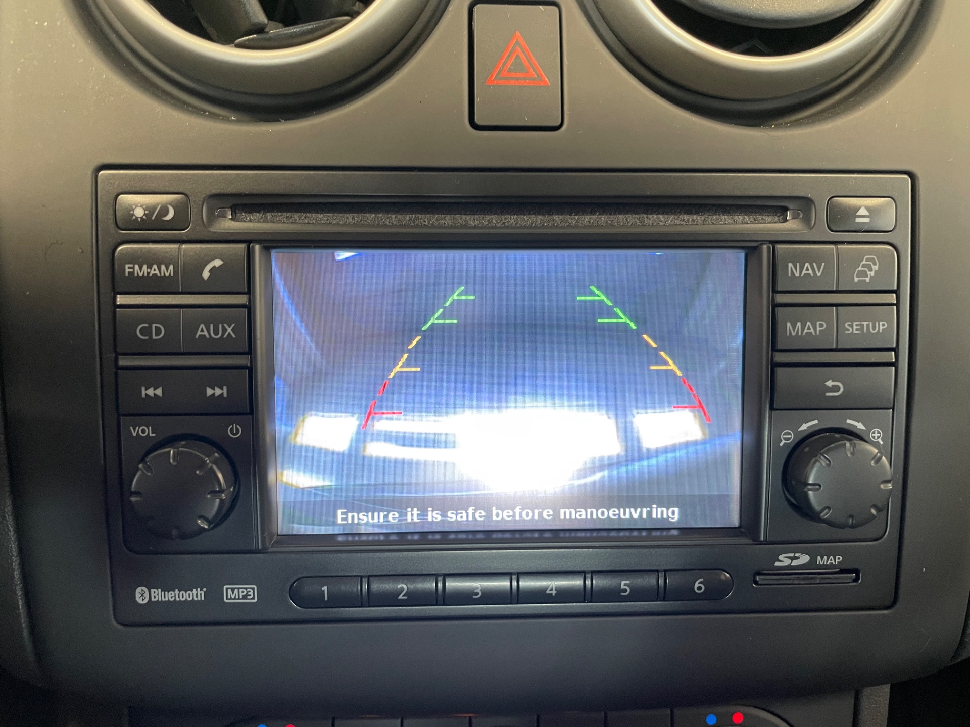 NISSAN QASHQAI 1,6L Stop / Start System Acenta 2WD 5M/T Connect MY11