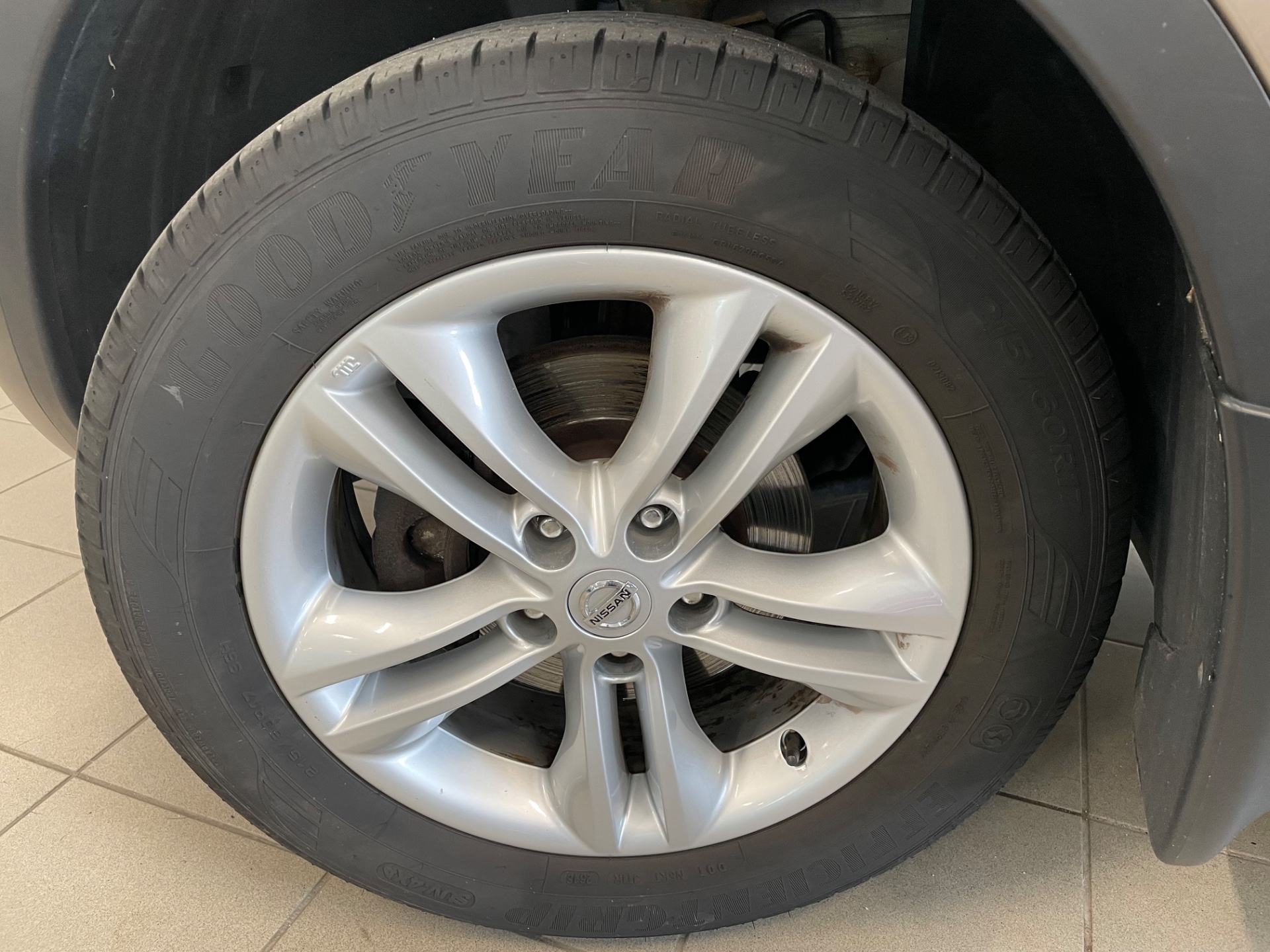 NISSAN QASHQAI 1,6L Stop / Start System Acenta 2WD 5M/T Connect MY11