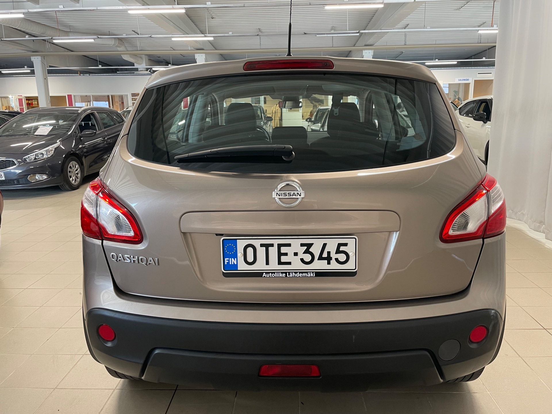 NISSAN QASHQAI 1,6L Stop / Start System Acenta 2WD 5M/T Connect MY11