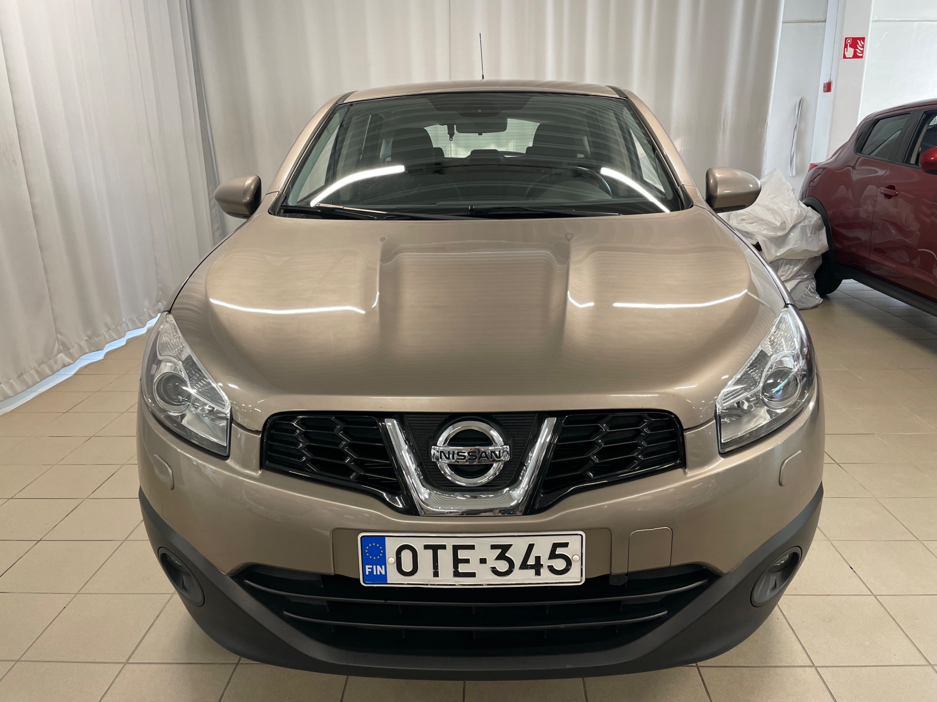NISSAN QASHQAI 1,6L Stop / Start System Acenta 2WD 5M/T Connect MY11