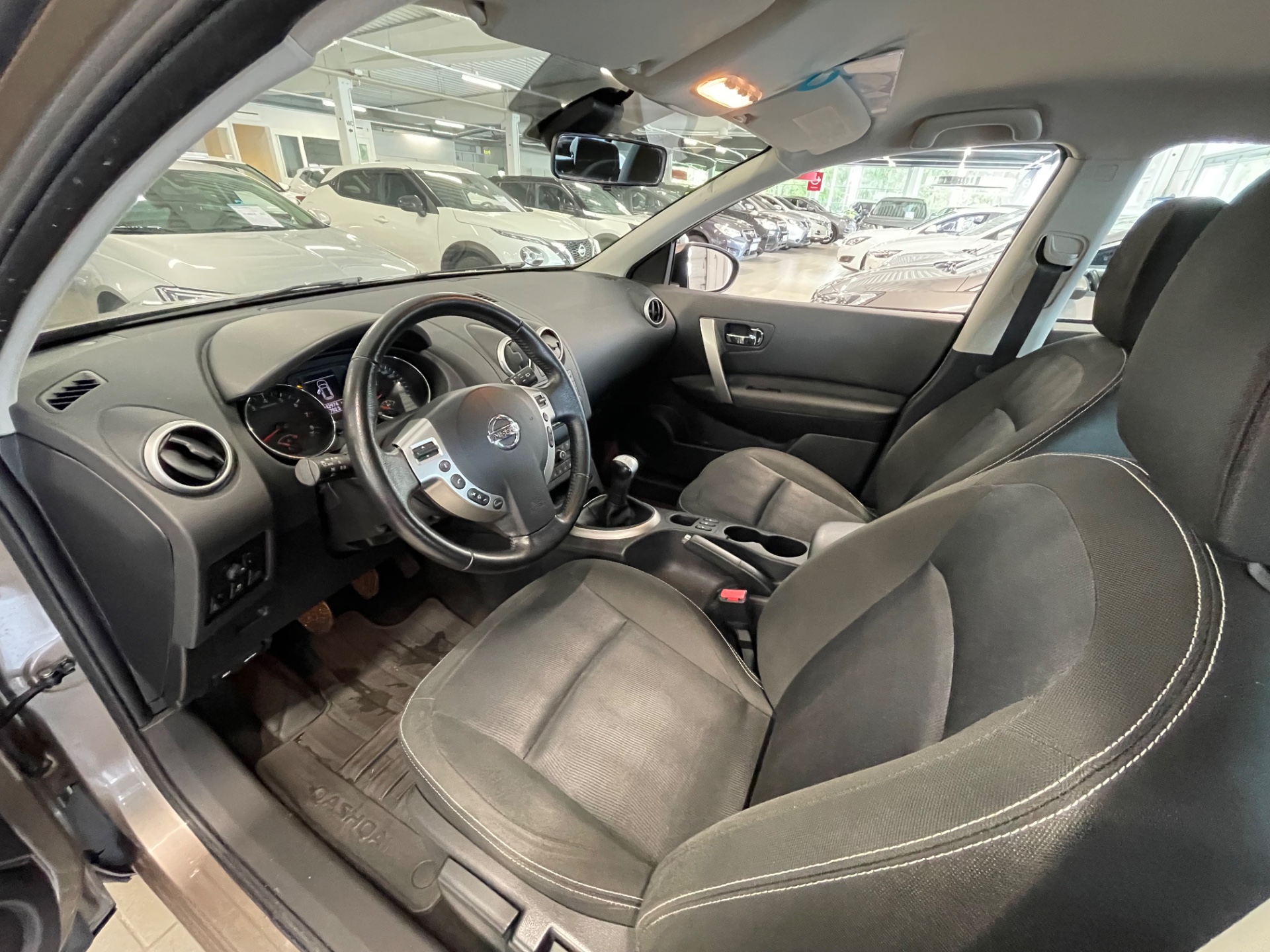 NISSAN QASHQAI 1,6L Stop / Start System Acenta 2WD 5M/T Connect MY11