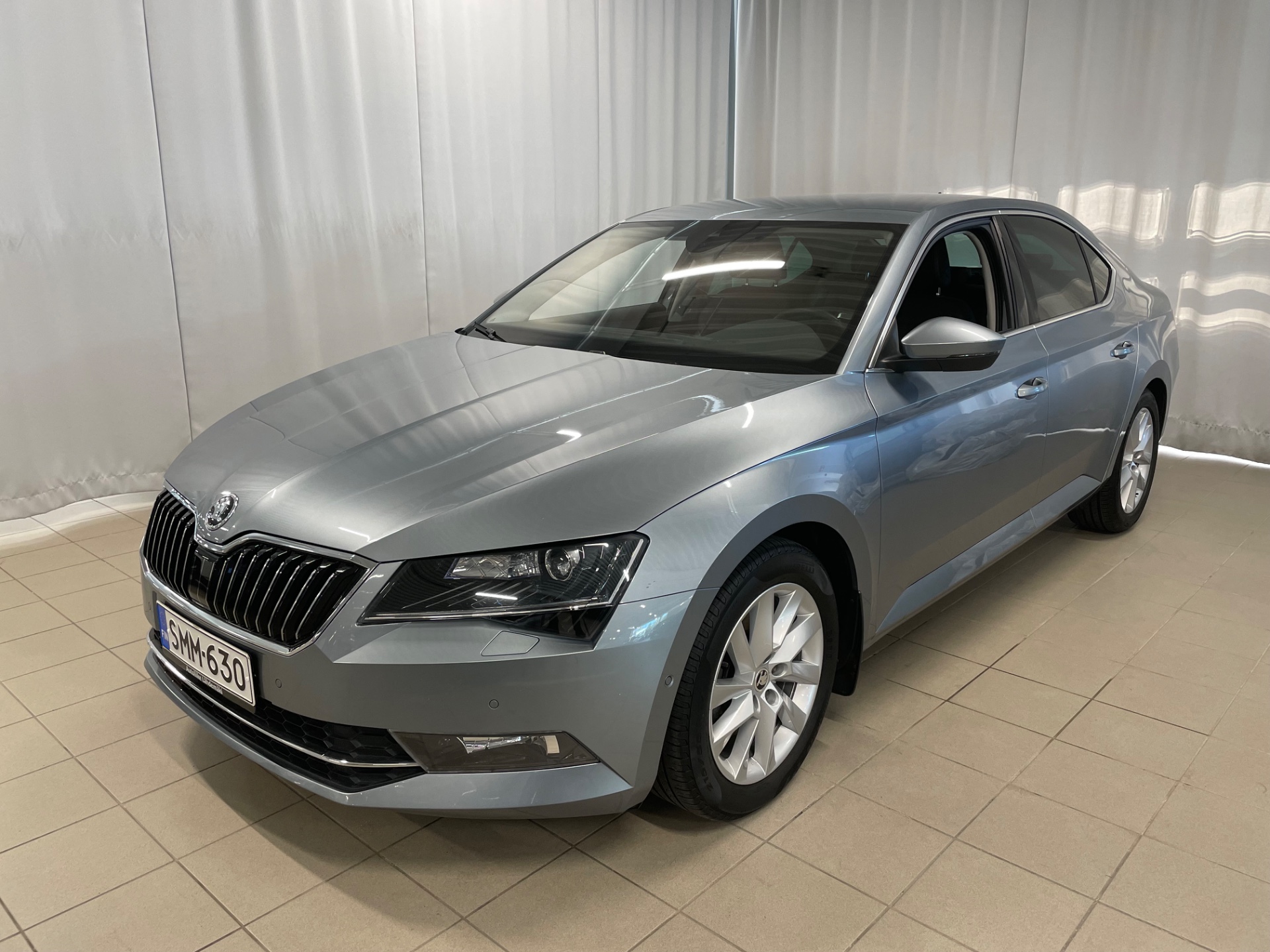 SKODA Superb 2,0 TDI 150 Style BusinessLine DSG Autom. / Mukautuva vakionopeudensäädin / Lämmitin kaukosäädöllä