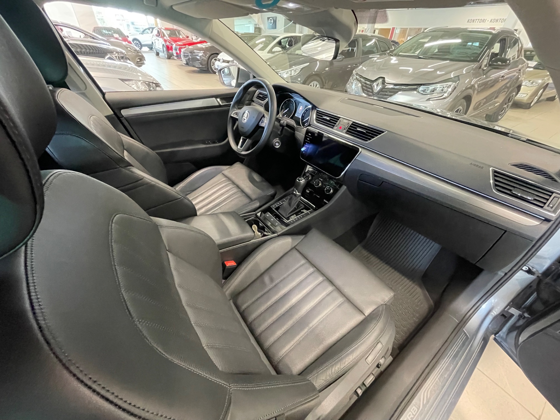 SKODA Superb 2,0 TDI 150 Style BusinessLine DSG Autom. / Mukautuva vakionopeudensäädin / Lämmitin kaukosäädöllä