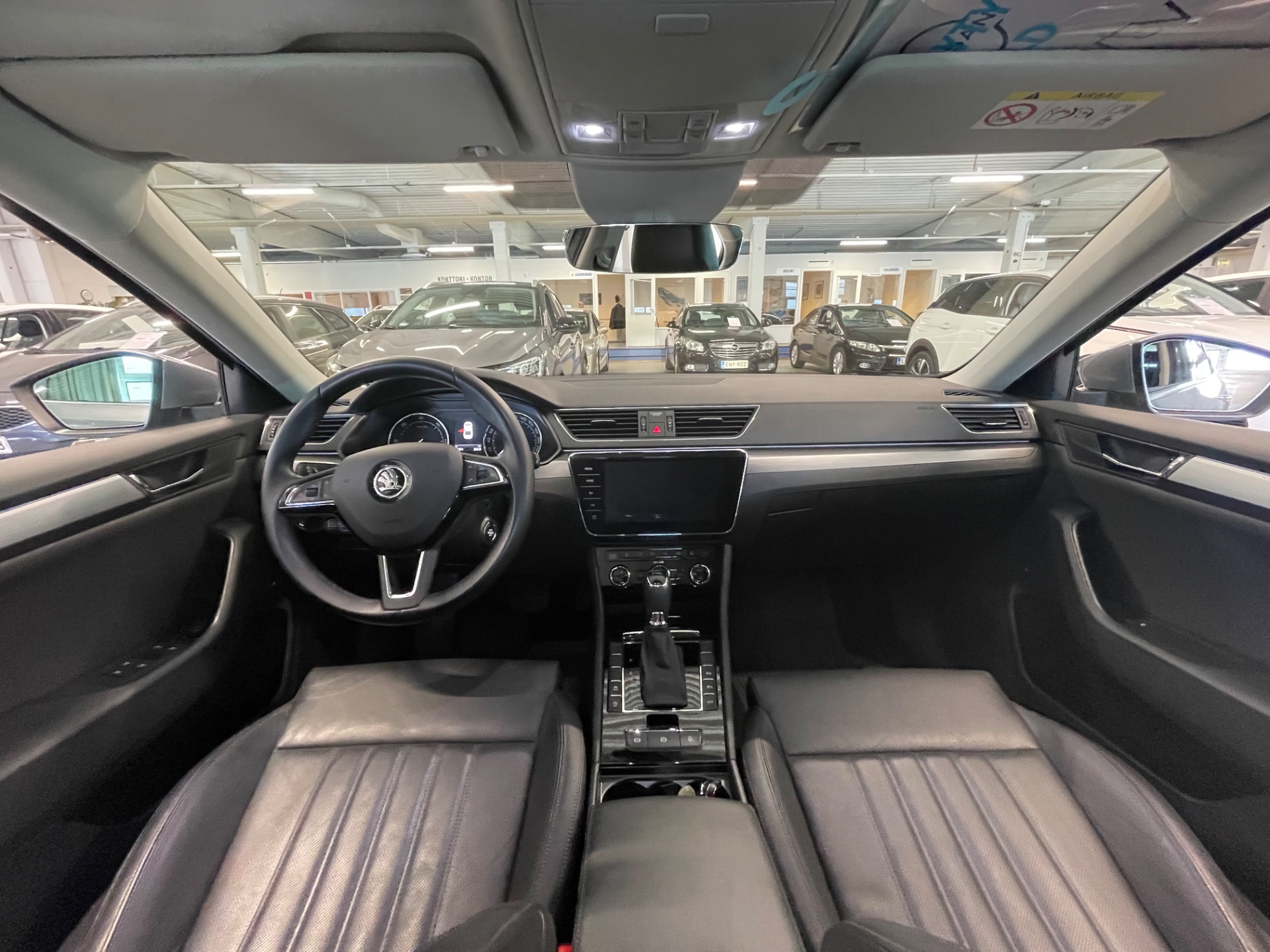 SKODA Superb 2,0 TDI 150 Style BusinessLine DSG Autom. / Mukautuva vakionopeudensäädin / Lämmitin kaukosäädöllä