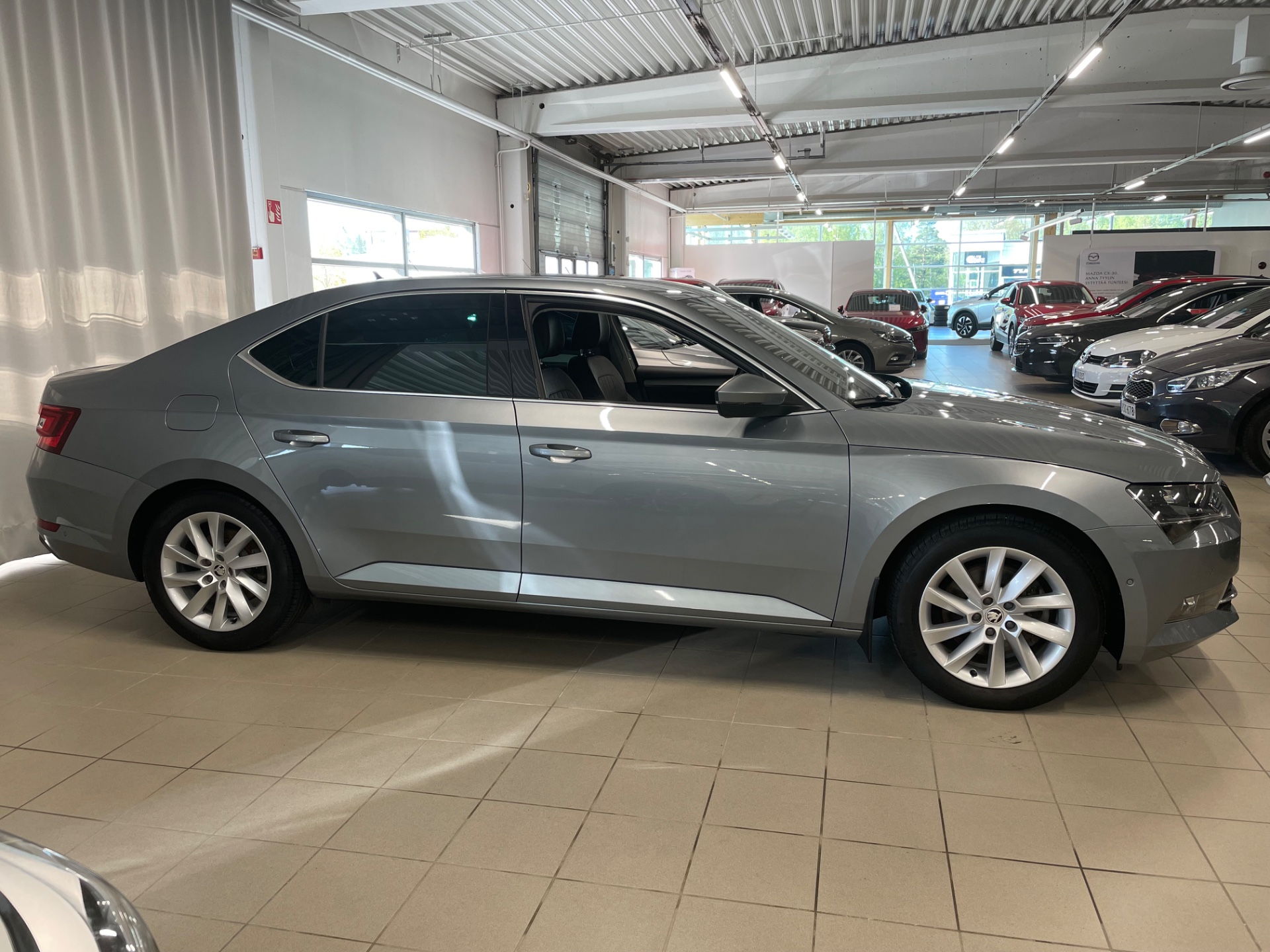 SKODA Superb 2,0 TDI 150 Style BusinessLine DSG Autom. / Mukautuva vakionopeudensäädin / Lämmitin kaukosäädöllä