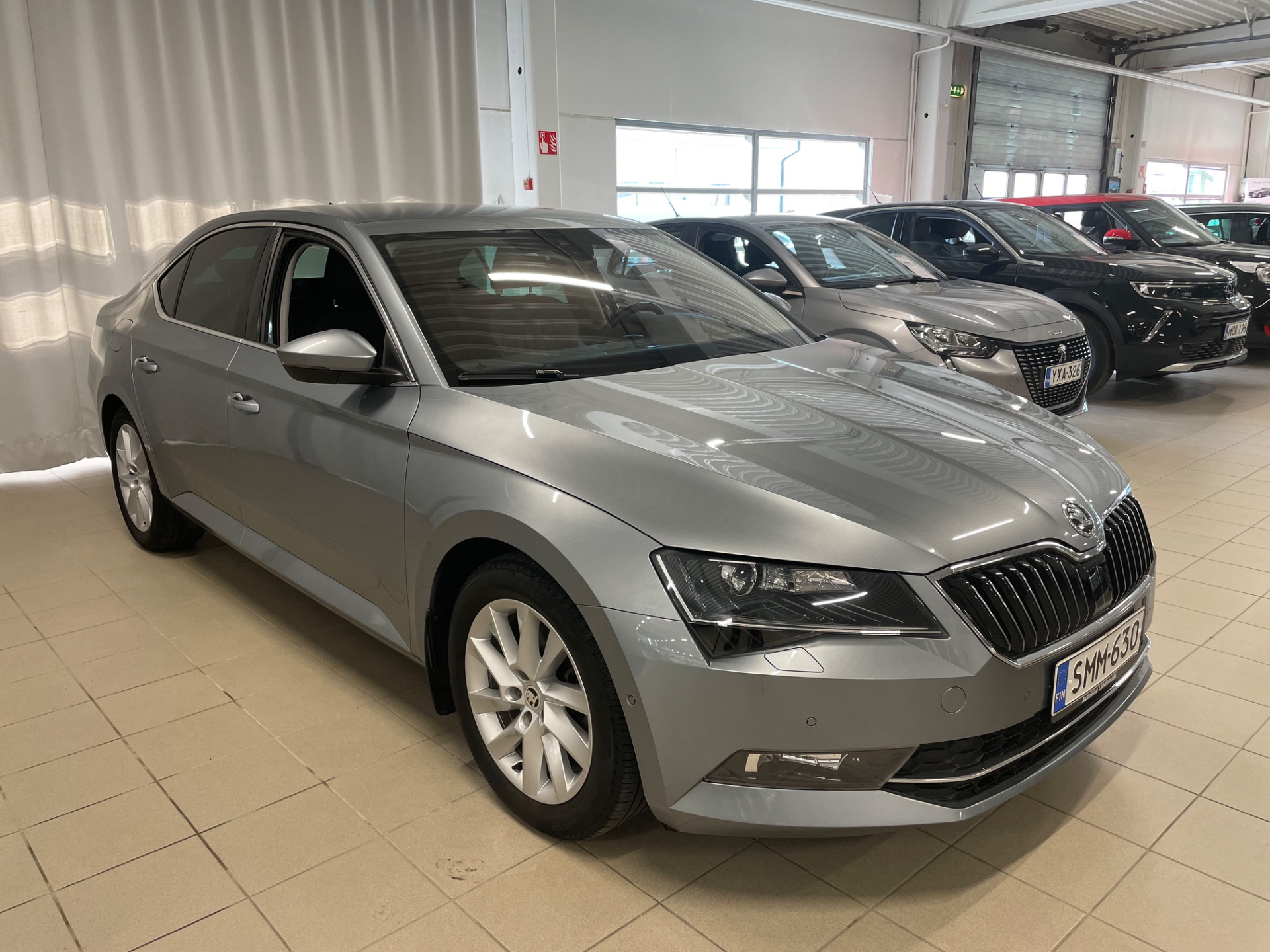 SKODA Superb 2,0 TDI 150 Style BusinessLine DSG Autom. / Mukautuva vakionopeudensäädin / Lämmitin kaukosäädöllä