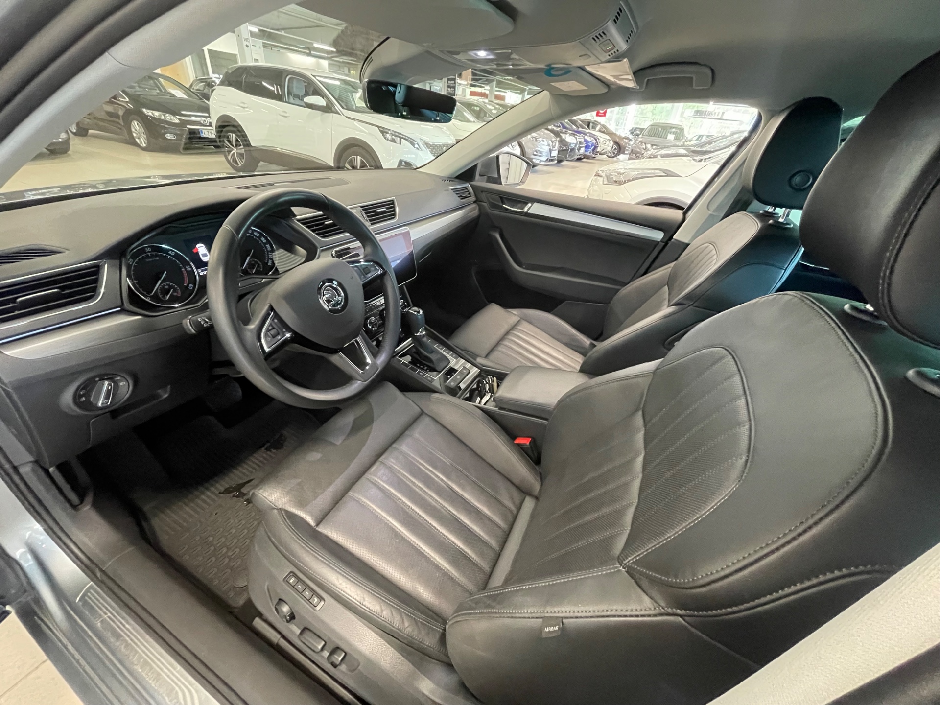 SKODA Superb 2,0 TDI 150 Style BusinessLine DSG Autom. / Mukautuva vakionopeudensäädin / Lämmitin kaukosäädöllä