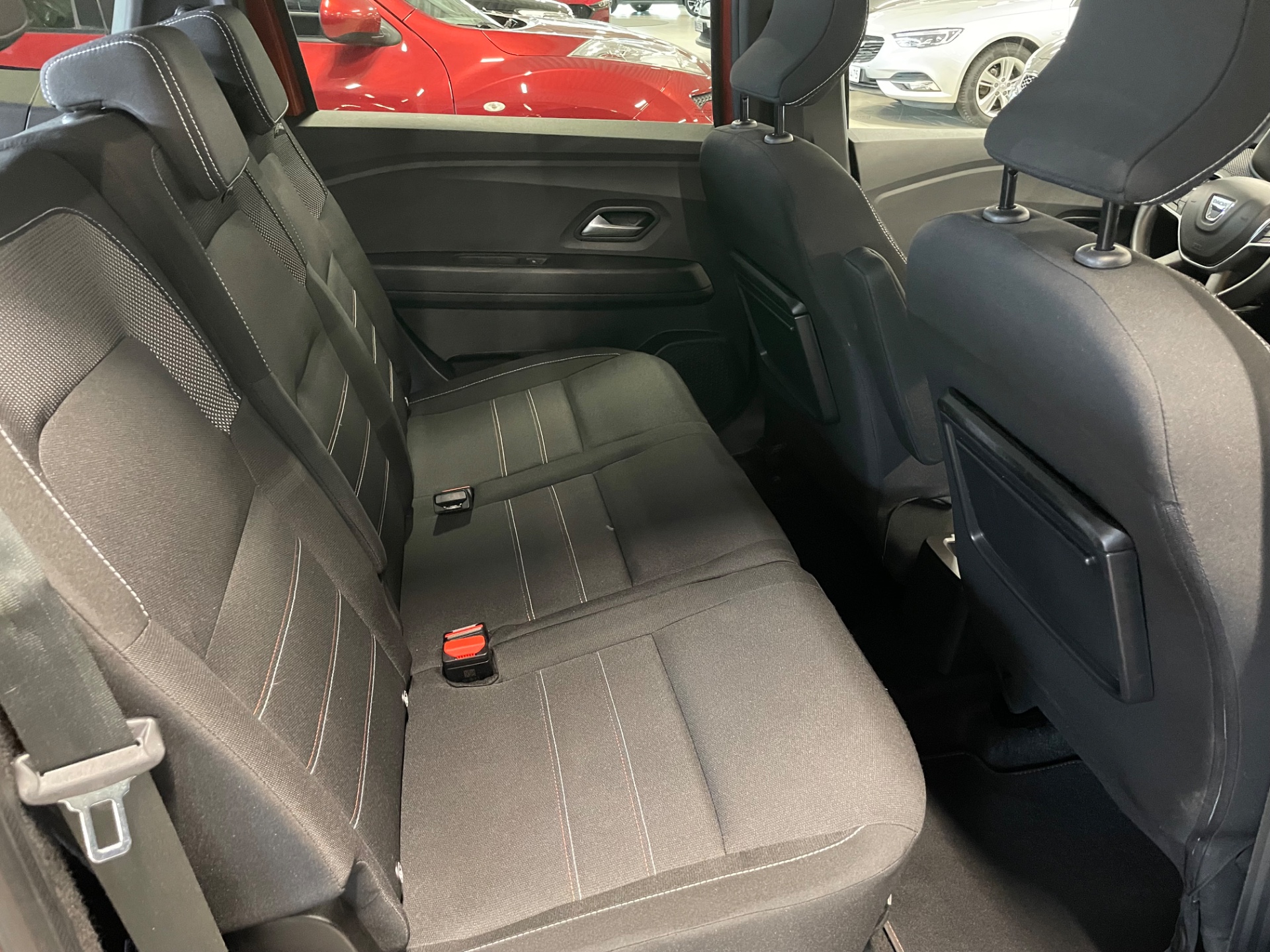 DACIA Jogger TCe 110 Extreme 7p / Täydellinen merkkiliikkeen huoltokirja