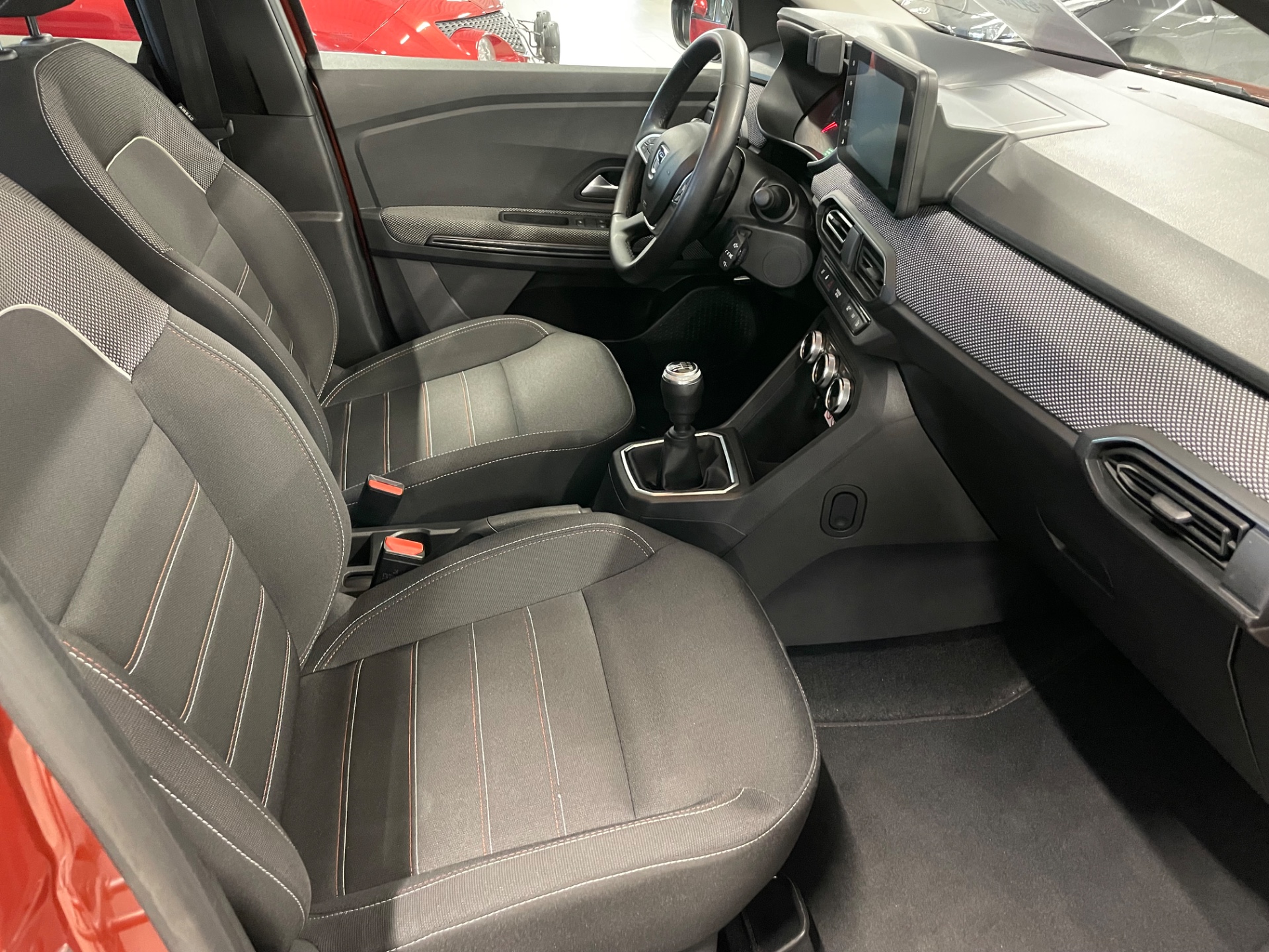 DACIA Jogger TCe 110 Extreme 7p / Täydellinen merkkiliikkeen huoltokirja