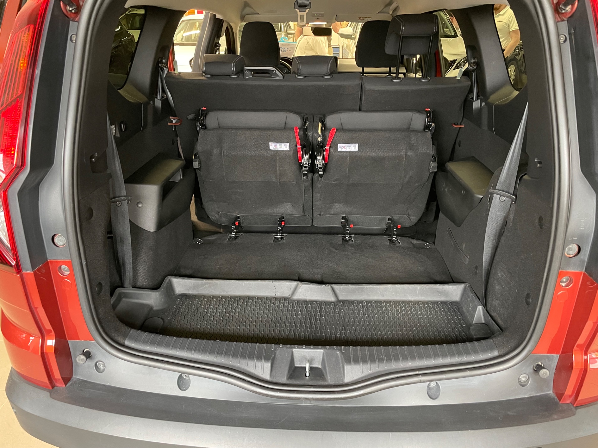 DACIA Jogger TCe 110 Extreme 7p / Täydellinen merkkiliikkeen huoltokirja