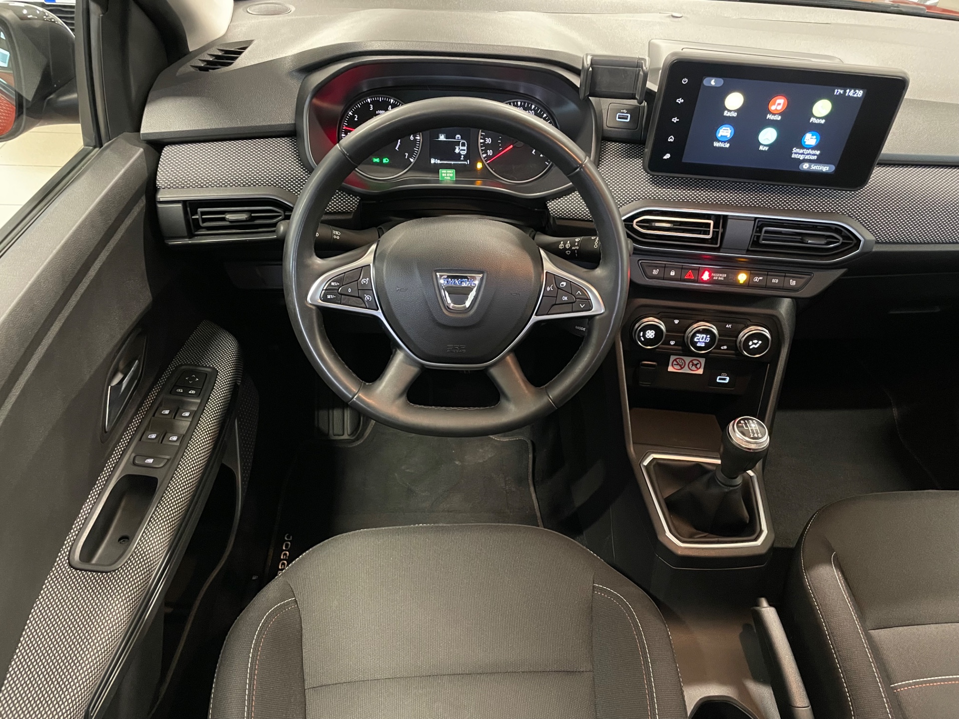 DACIA Jogger TCe 110 Extreme 7p / Täydellinen merkkiliikkeen huoltokirja