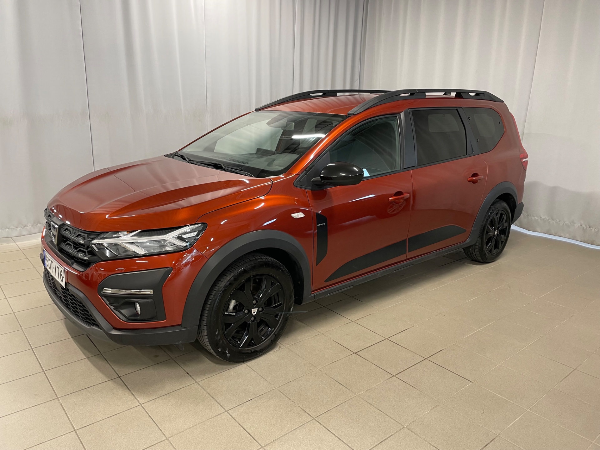 DACIA Jogger TCe 110 Extreme 7p / Täydellinen merkkiliikkeen huoltokirja