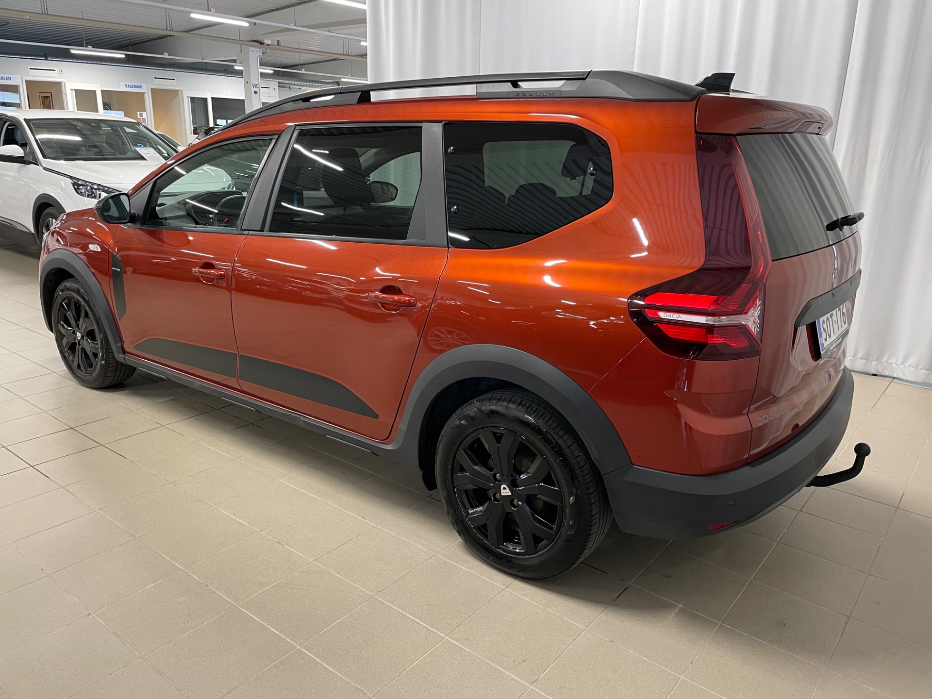 DACIA Jogger TCe 110 Extreme 7p / Täydellinen merkkiliikkeen huoltokirja
