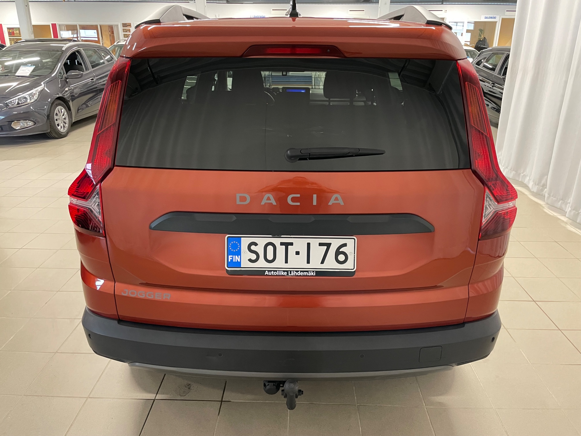 DACIA Jogger TCe 110 Extreme 7p / Täydellinen merkkiliikkeen huoltokirja
