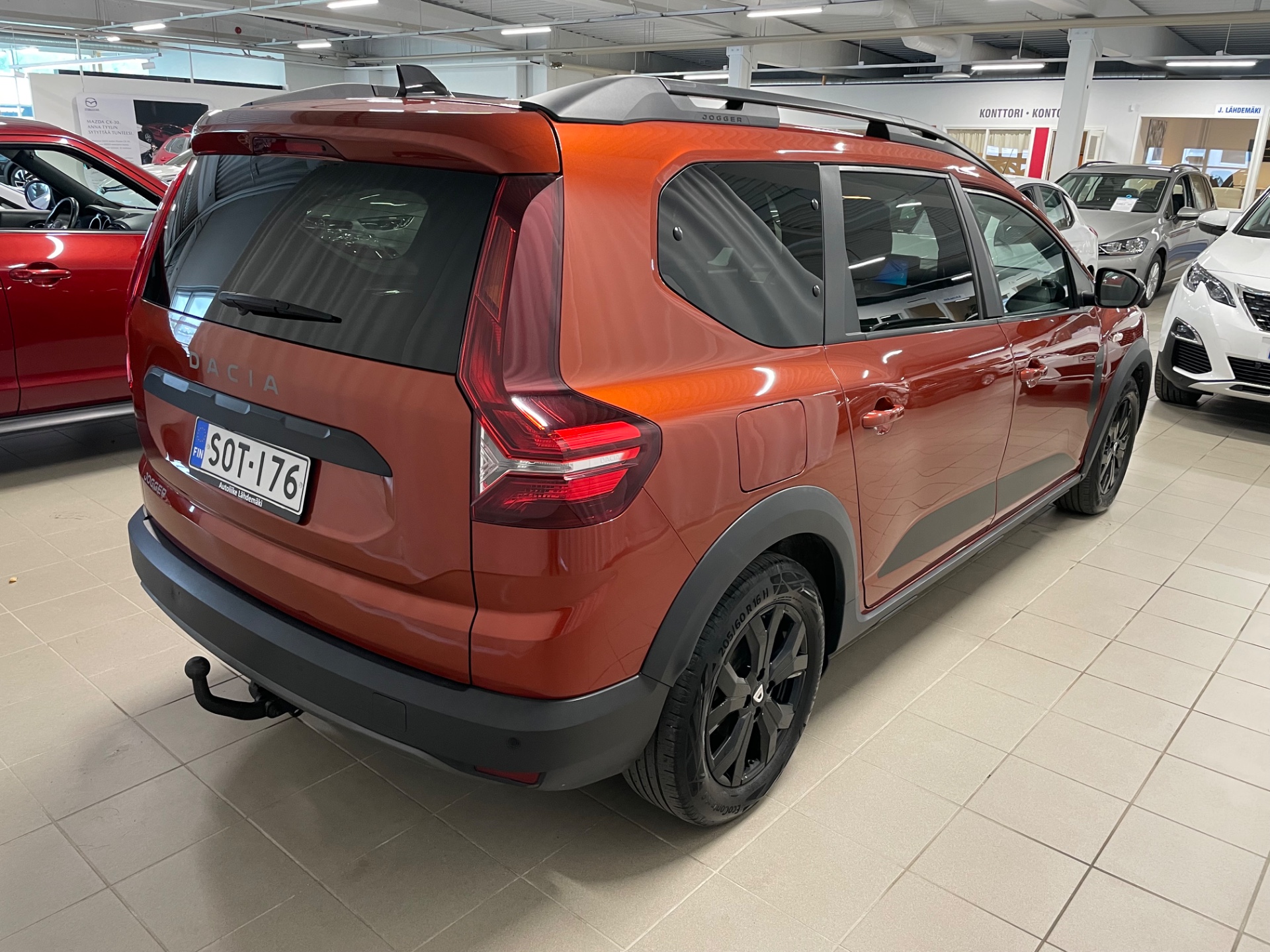 DACIA Jogger TCe 110 Extreme 7p / Täydellinen merkkiliikkeen huoltokirja
