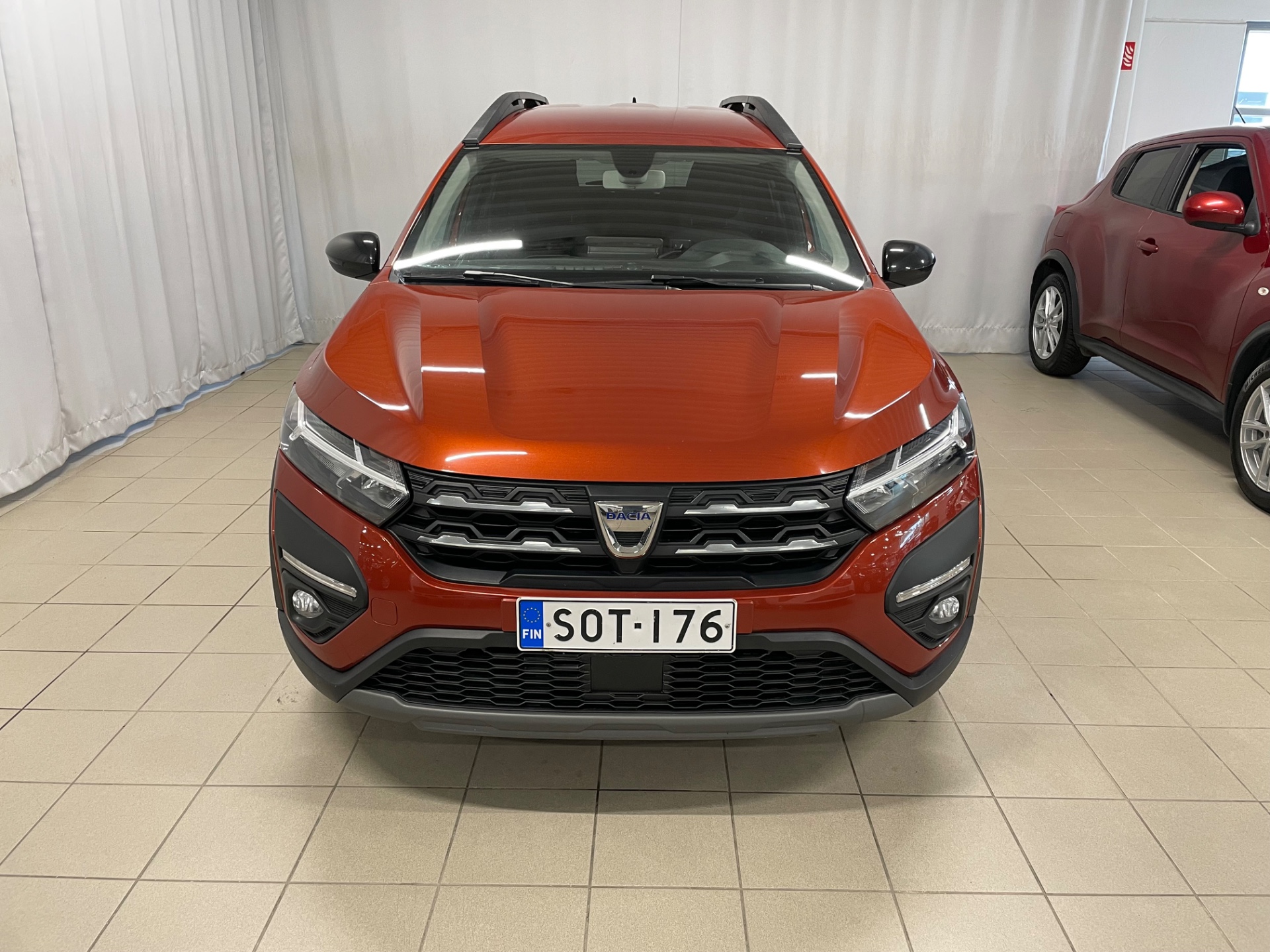 DACIA Jogger TCe 110 Extreme 7p / Täydellinen merkkiliikkeen huoltokirja