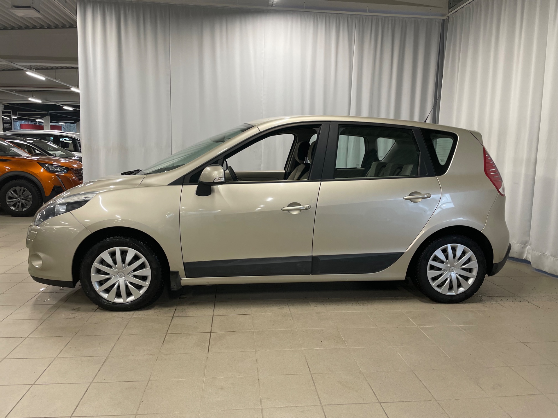 RENAULT Scenic Expression 2,0 16V CVT