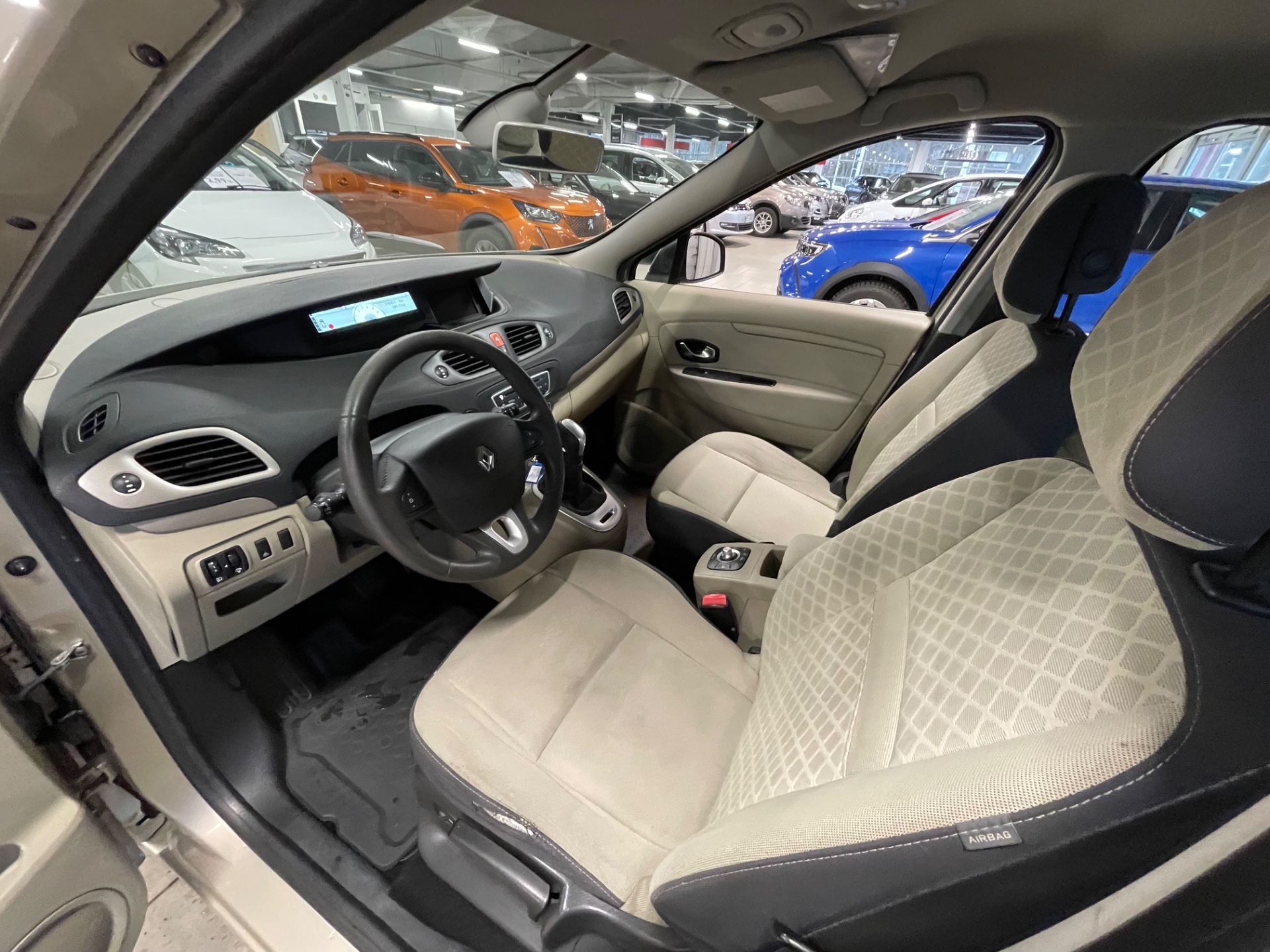RENAULT Scenic Expression 2,0 16V CVT