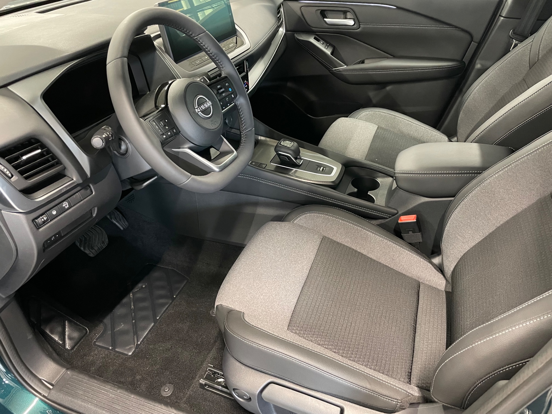 Nissan Qashqai MHEV 158 Xtronic 2WD N-Connecta 2-tone MY24