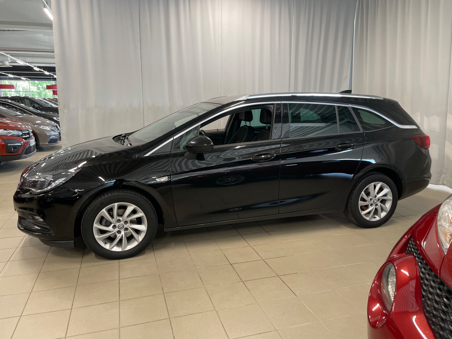 OPEL ASTRA Sports Tourer Innovation 1,0 Turbo Start/Stop 77kW ECT5 / Juuri huollettu