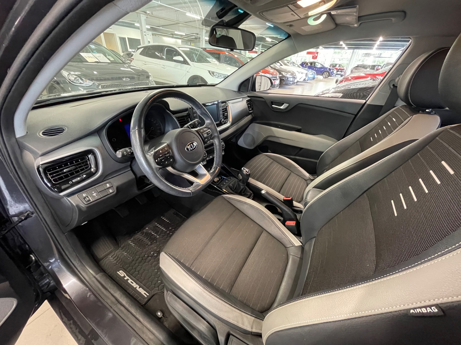 KIA Stonic 1,0 T-GDI ISG 100hv EX EcoDynamics / 1 Omistaja / Täydellinen merkkiliikkeen huoltokirja