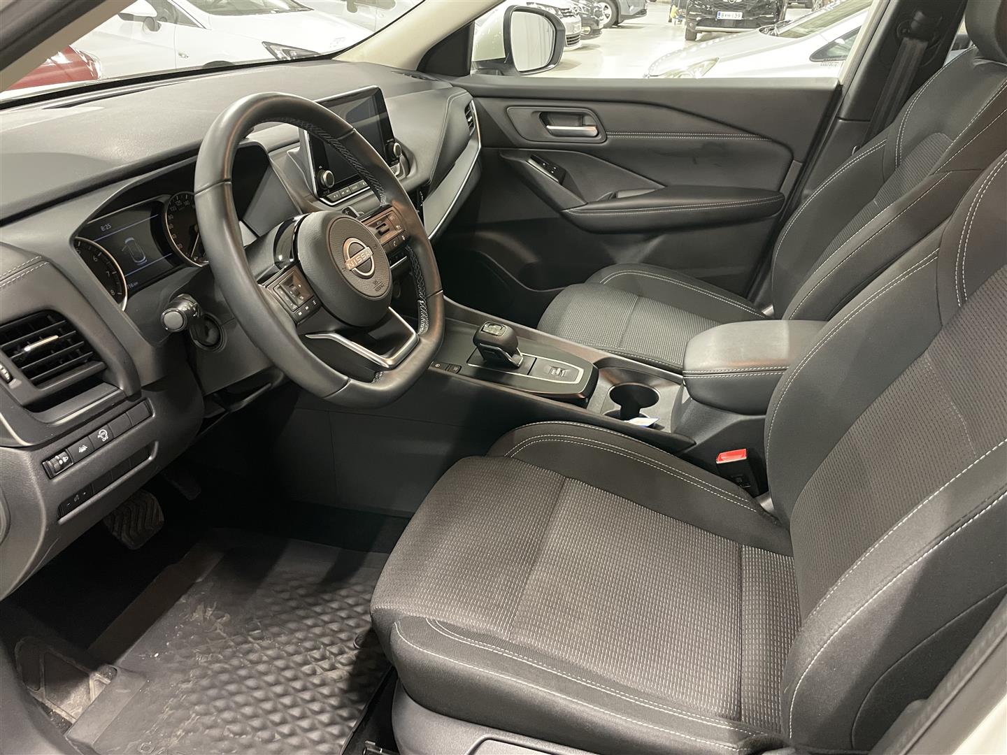 NISSAN QASHQAI MHEV 158 Xtronic 2WD Acenta / Vetokoukku / Moottori- ja sisätilalämmitin / Adapt. vakkari