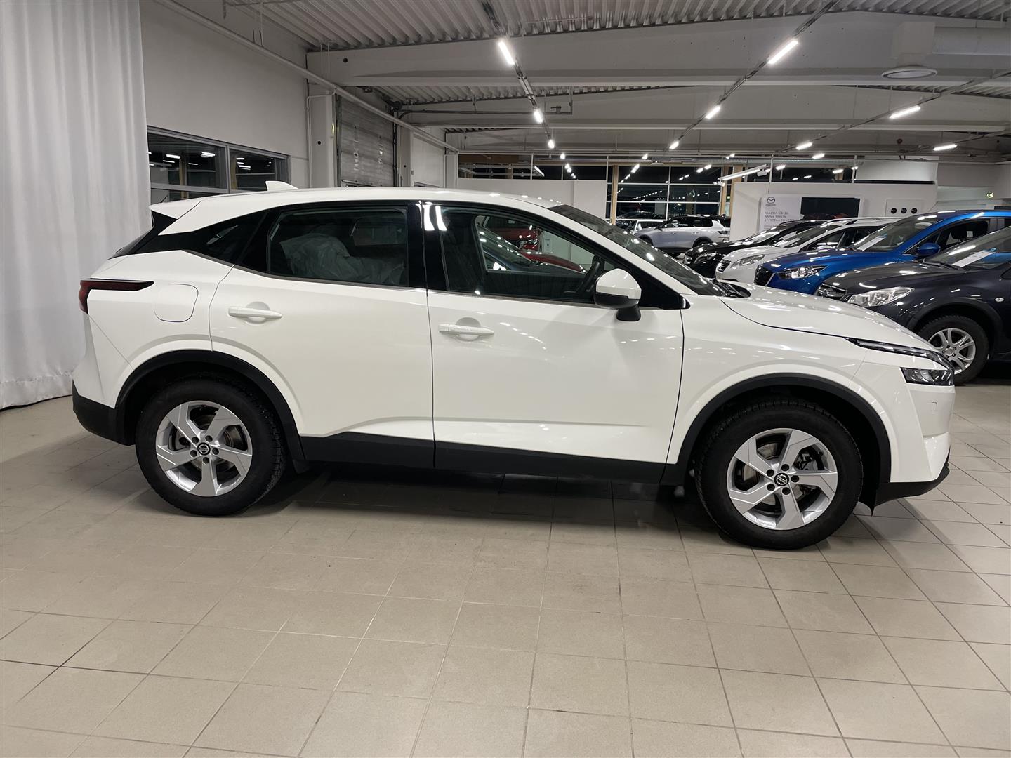 NISSAN QASHQAI MHEV 158 Xtronic 2WD Acenta / Vetokoukku / Moottori- ja sisätilalämmitin / Adapt. vakkari