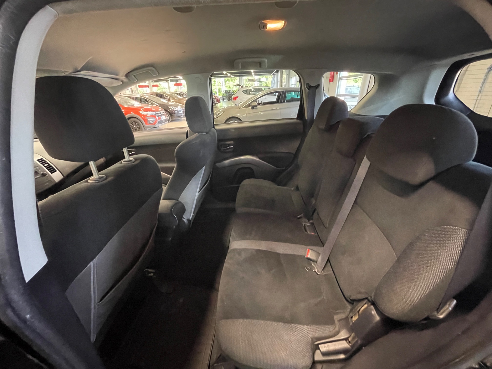 MITSUBISHI Outlander 2,4 MIVEC Intense MT Business