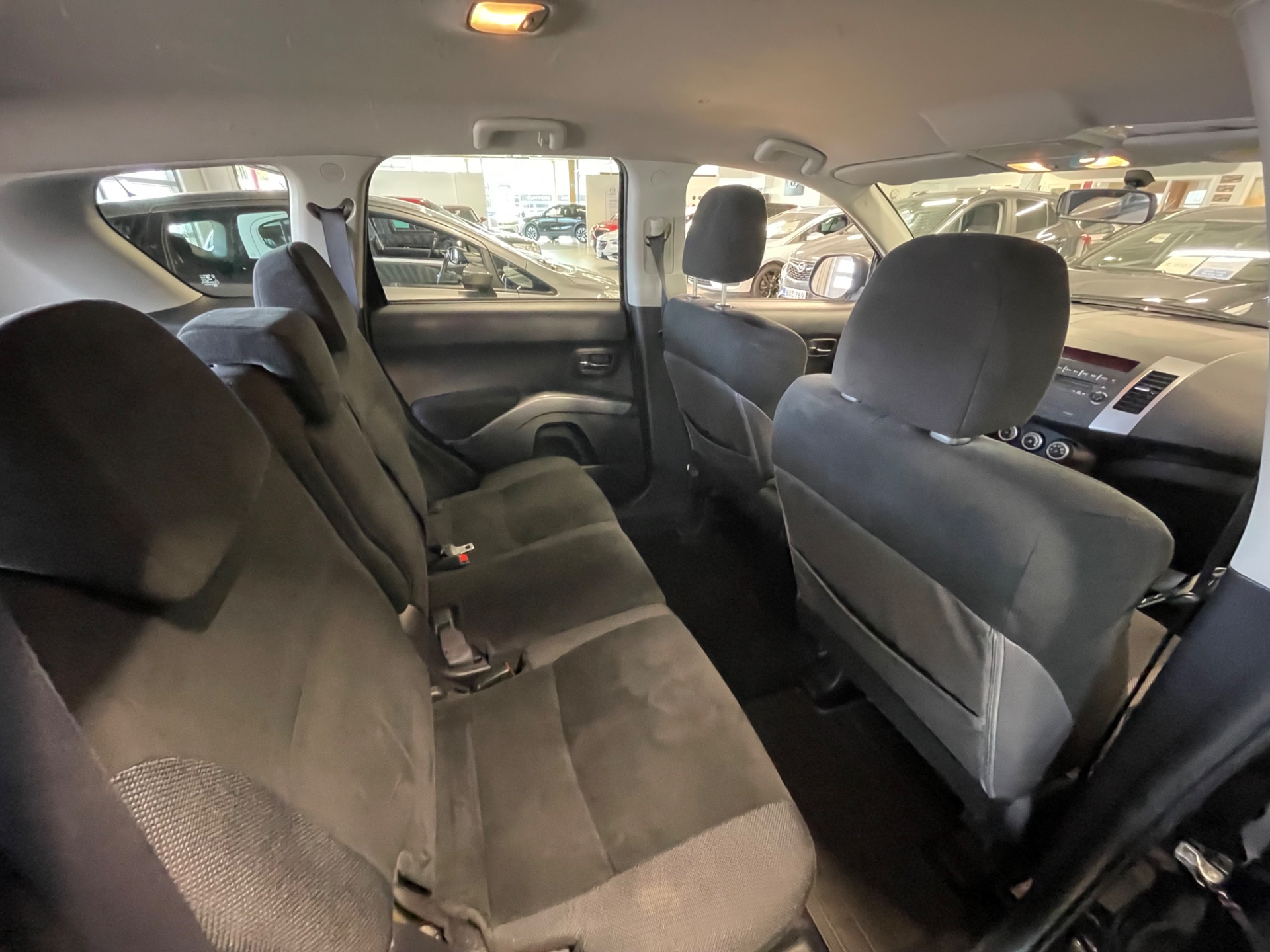 MITSUBISHI Outlander 2,4 MIVEC Intense MT Business