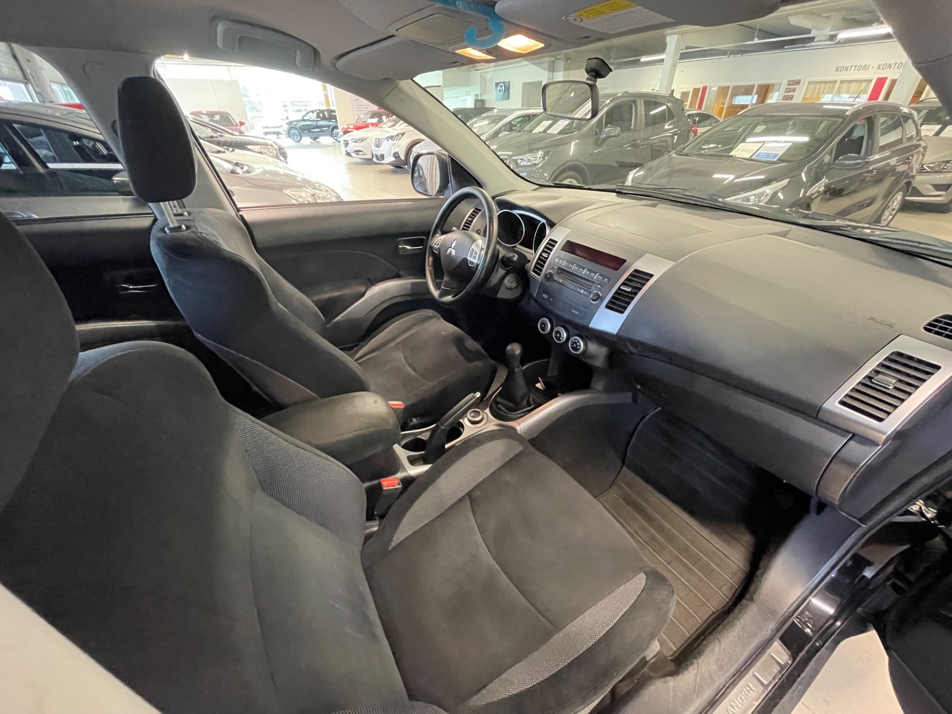 MITSUBISHI Outlander 2,4 MIVEC Intense MT Business