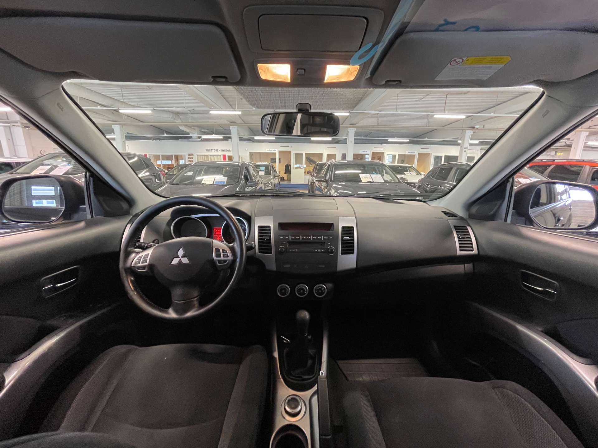 MITSUBISHI Outlander 2,4 MIVEC Intense MT Business