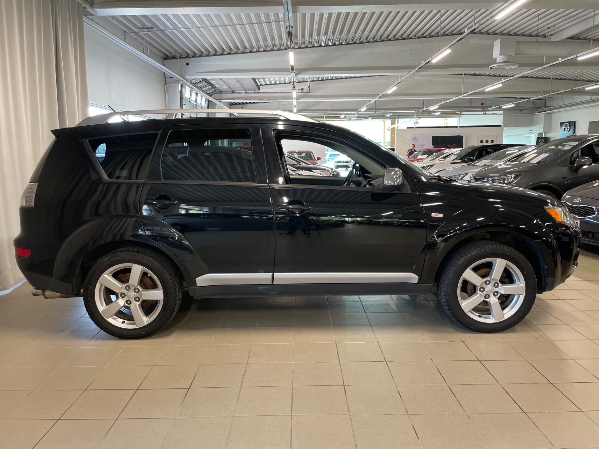MITSUBISHI Outlander 2,4 MIVEC Intense MT Business