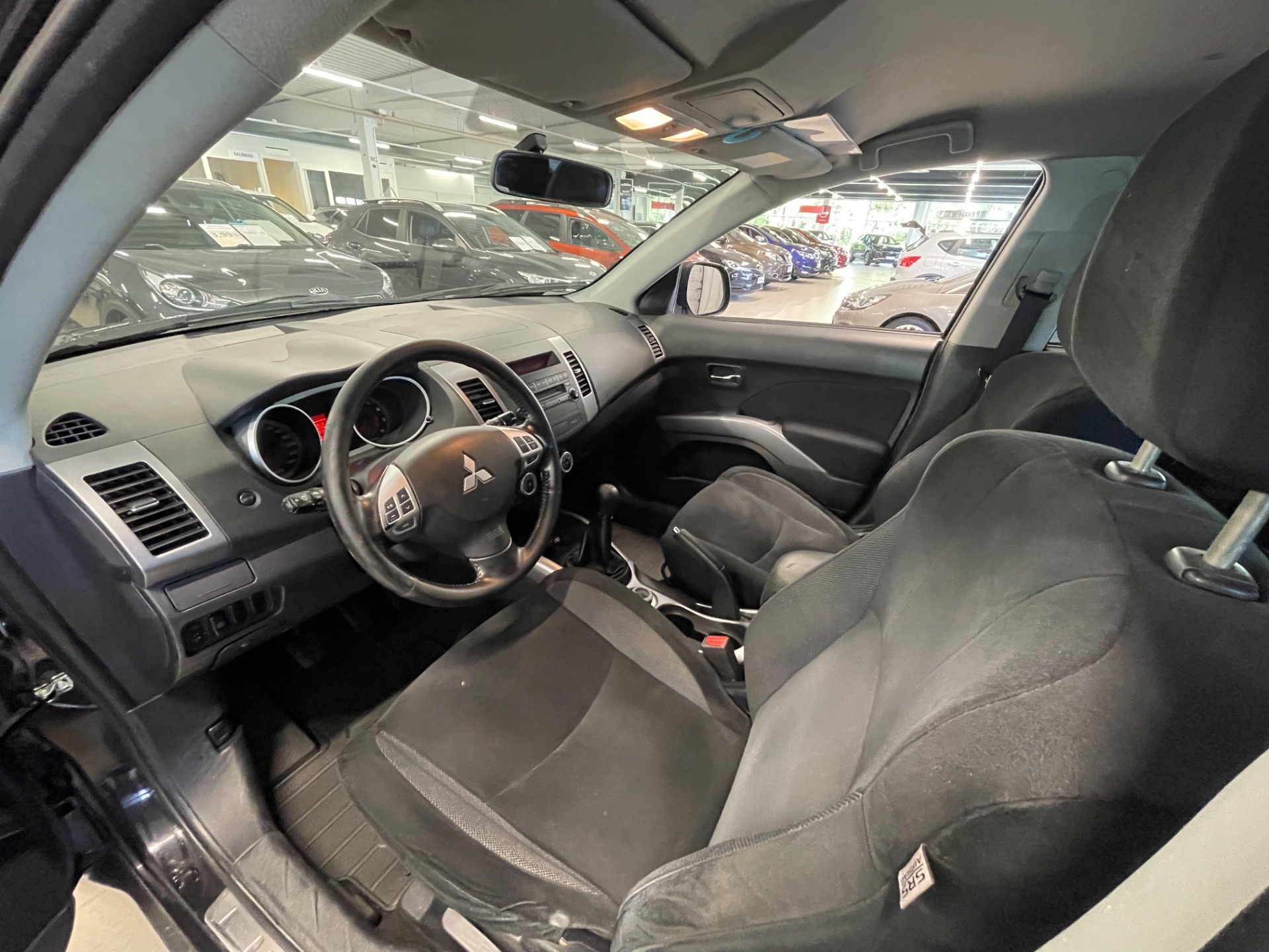 MITSUBISHI Outlander 2,4 MIVEC Intense MT Business