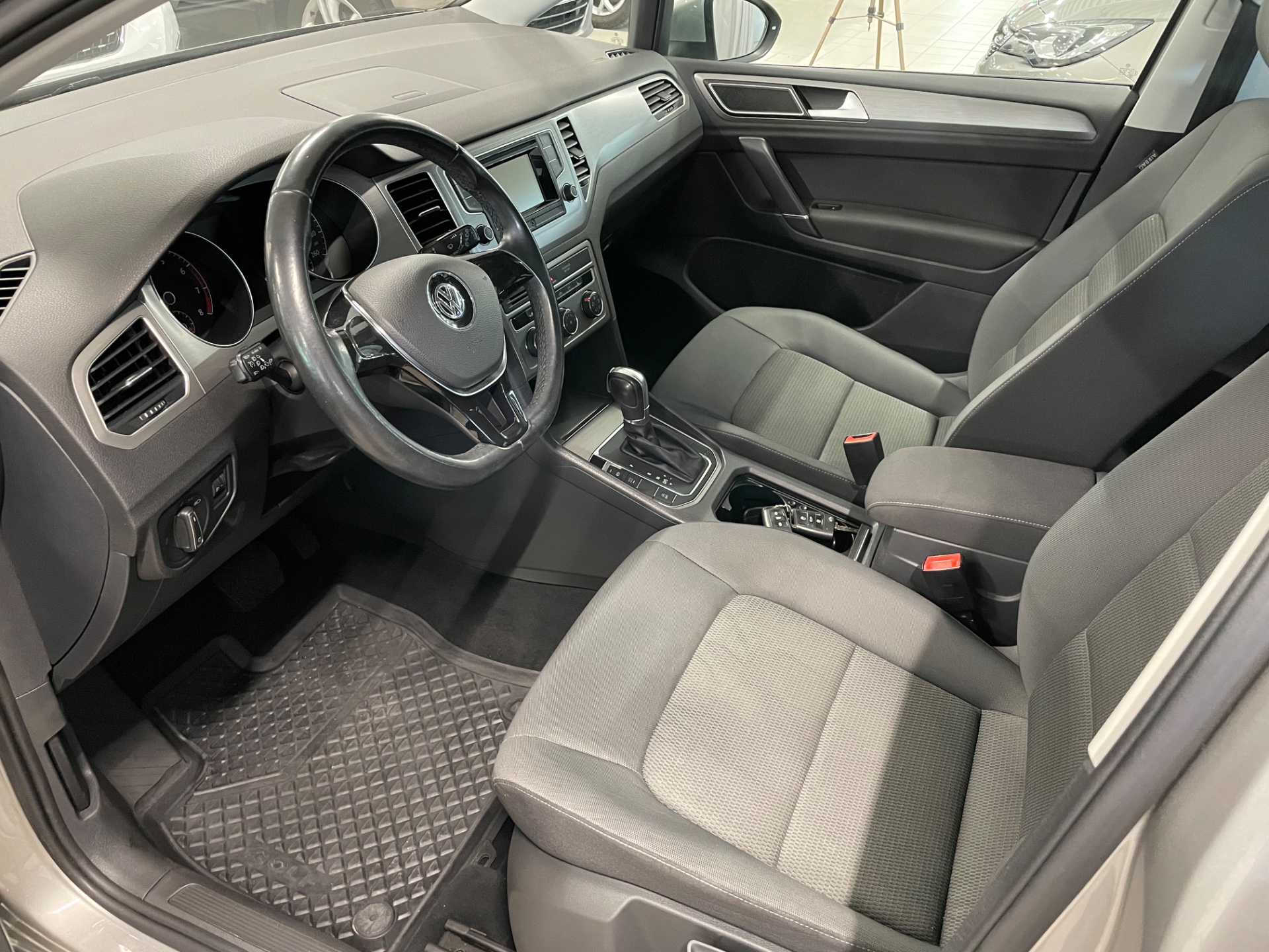 VOLKSWAGEN Golf Sportsvan Comfortline 1,2 TSI 81 kW (110 hv) DSG-automaatti / Siistikuntoinen / Jakohihna vaihdettu /