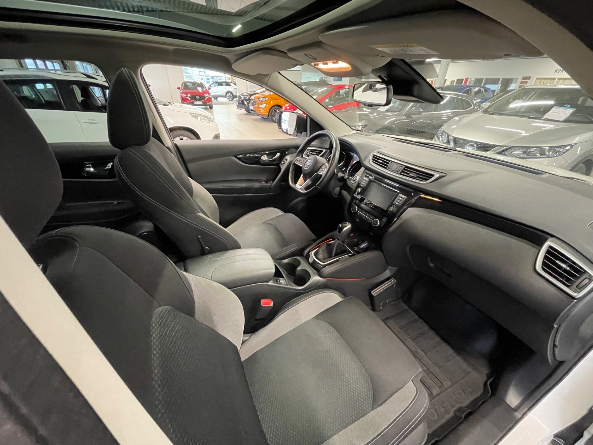 Nissan Qashqai DIG-T 160 N-Connecta 2WD DCT Roof Pack