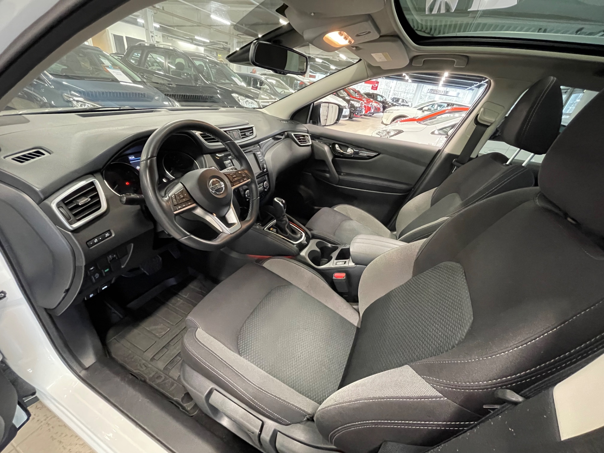 Nissan Qashqai DIG-T 160 N-Connecta 2WD DCT Roof Pack