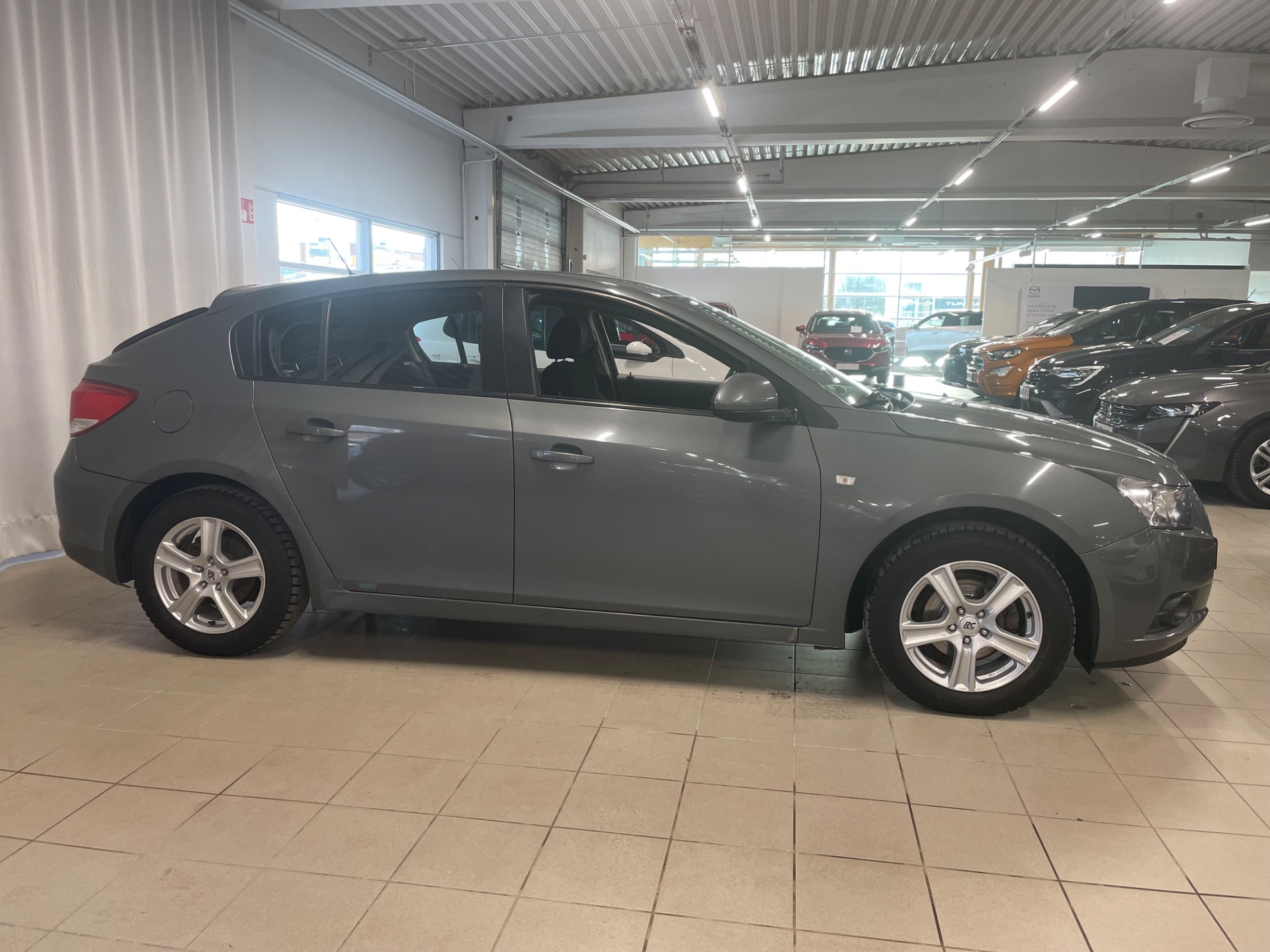 CHEVROLET Cruze 5-ov LT 1,6 91kW MT5 / Hyvin huollettu / Siisti kuntoinen