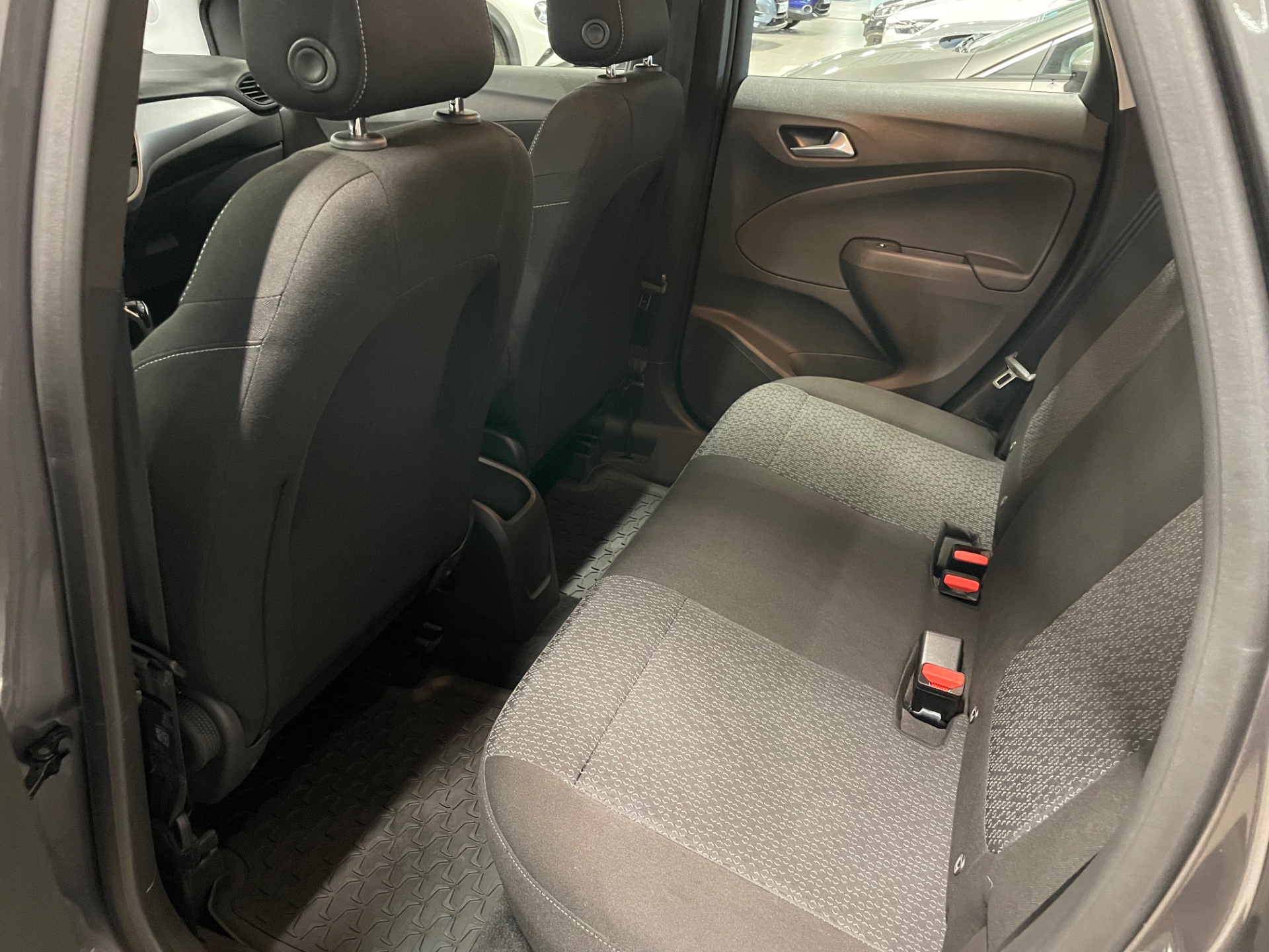 OPEL Crossland Comfort 130 Turbo A / Vetokoukku /Lämmitettävä tuulilasi ja ratti
