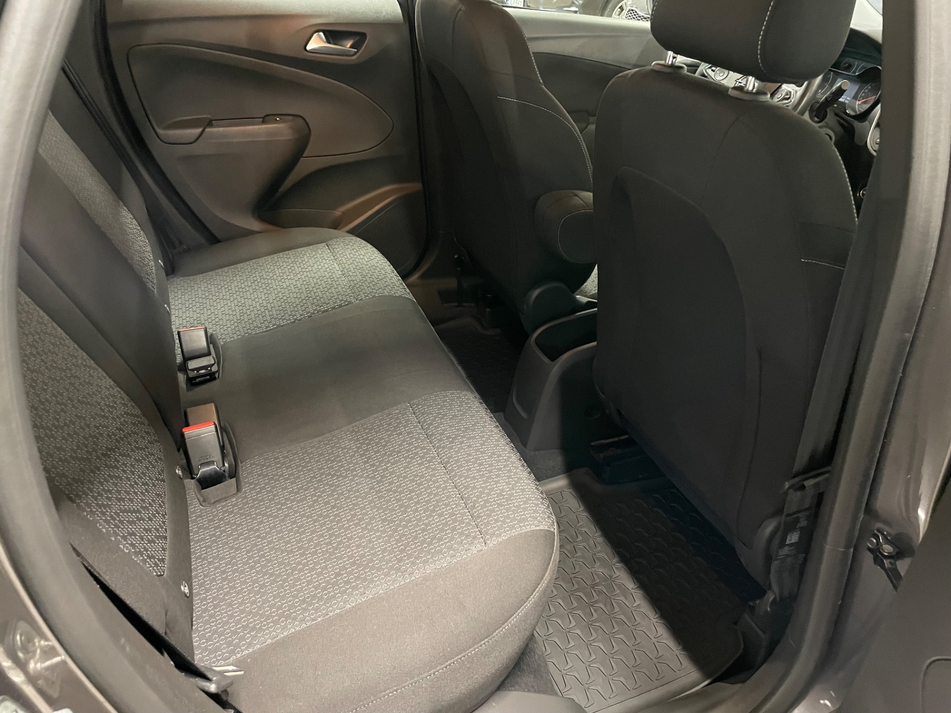 OPEL Crossland Comfort 130 Turbo A / Vetokoukku /Lämmitettävä tuulilasi ja ratti