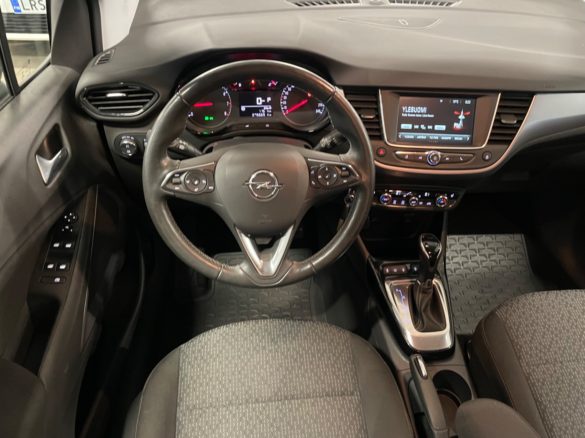 OPEL Crossland Comfort 130 Turbo A / Vetokoukku /Lämmitettävä tuulilasi ja ratti