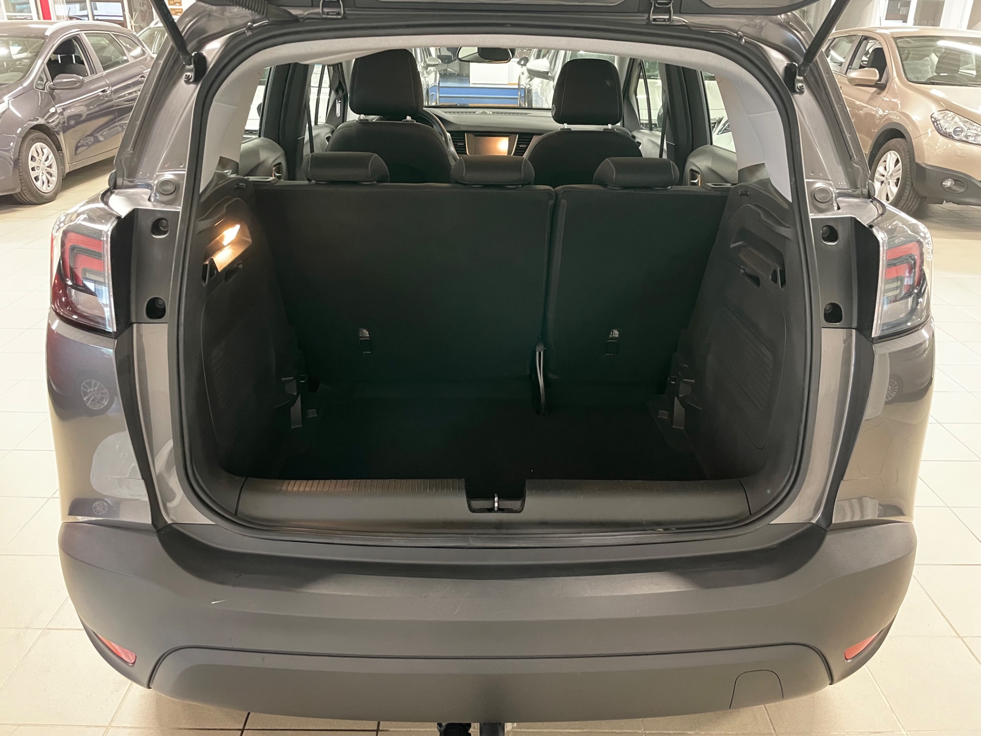OPEL Crossland Comfort 130 Turbo A / Vetokoukku /Lämmitettävä tuulilasi ja ratti