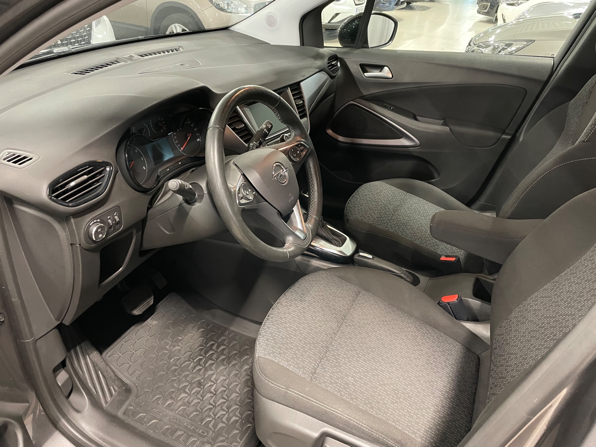 OPEL Crossland Comfort 130 Turbo A / Vetokoukku /Lämmitettävä tuulilasi ja ratti