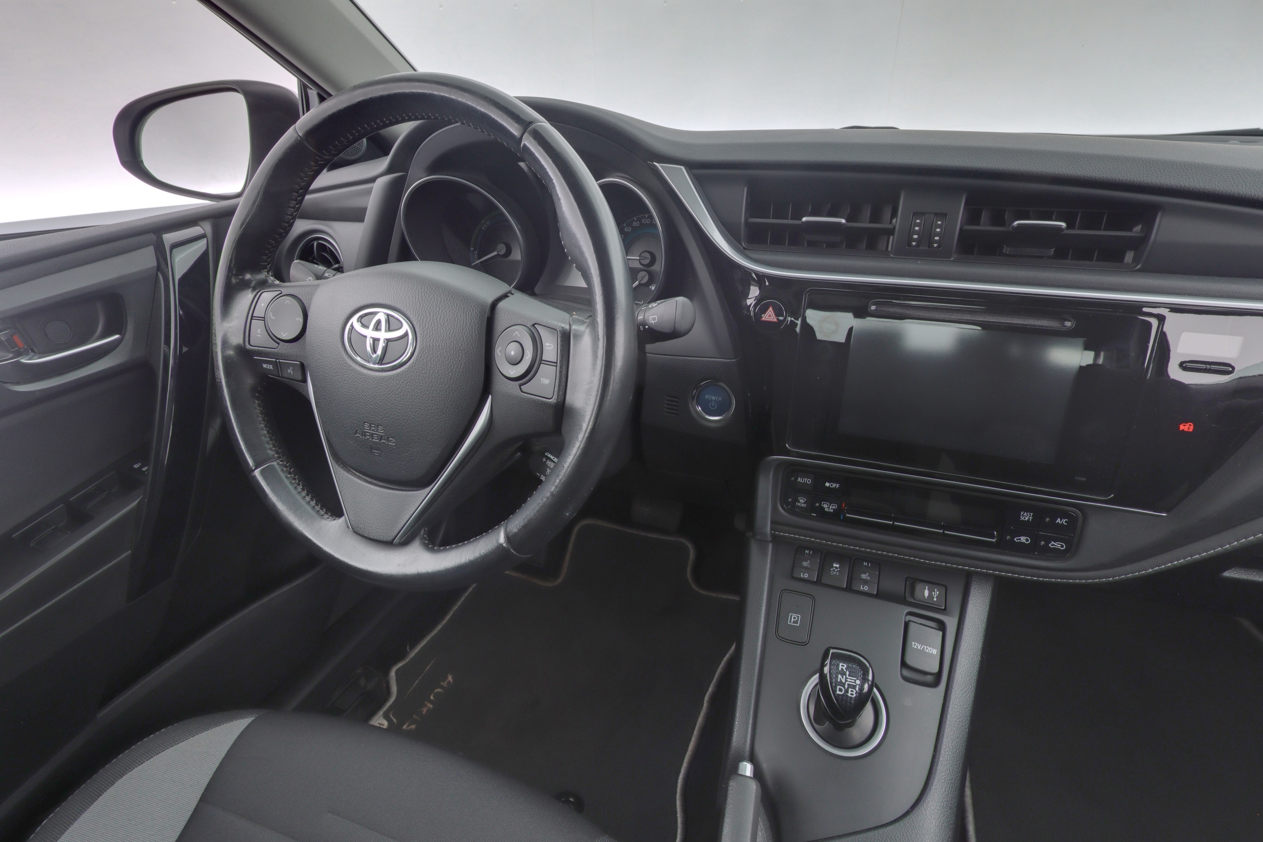 TOYOTA AURIS 2016
