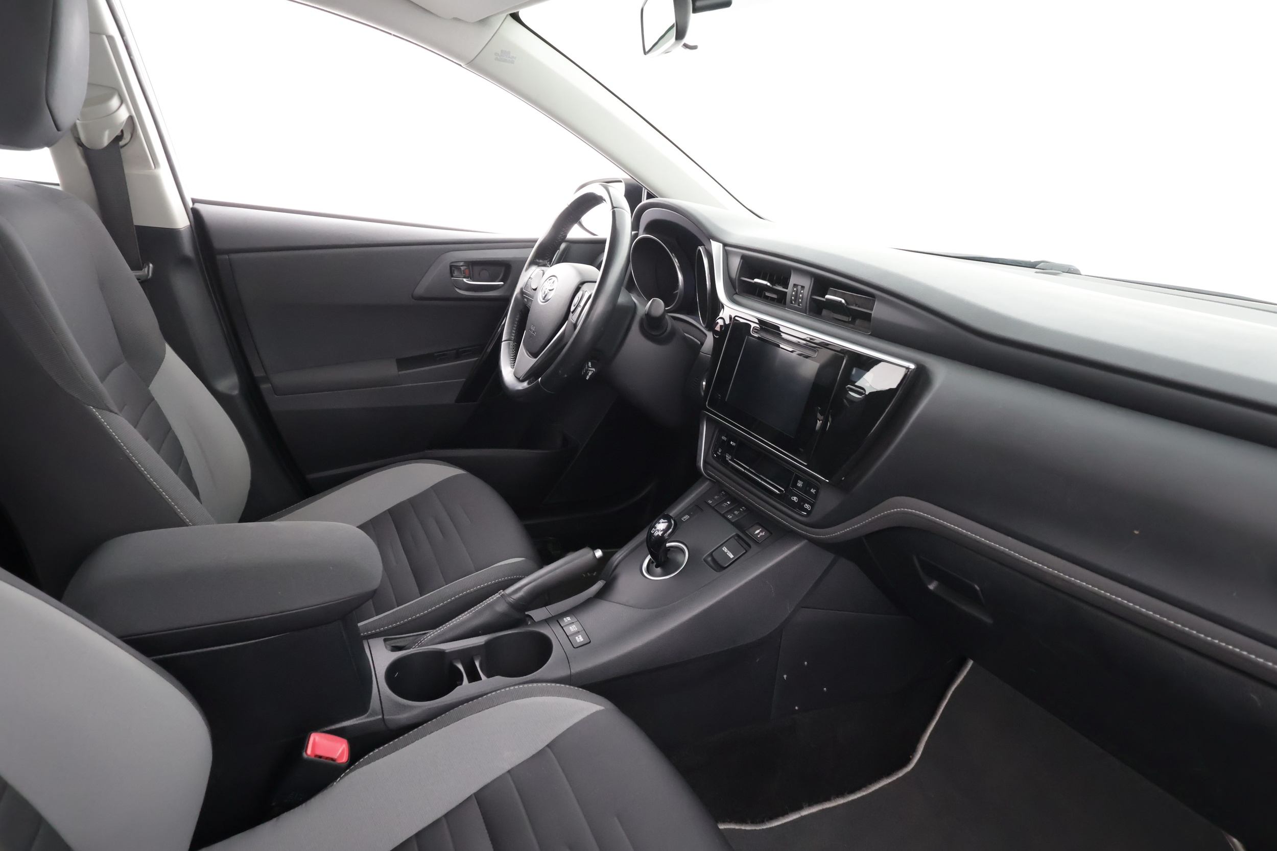 TOYOTA AURIS 2016