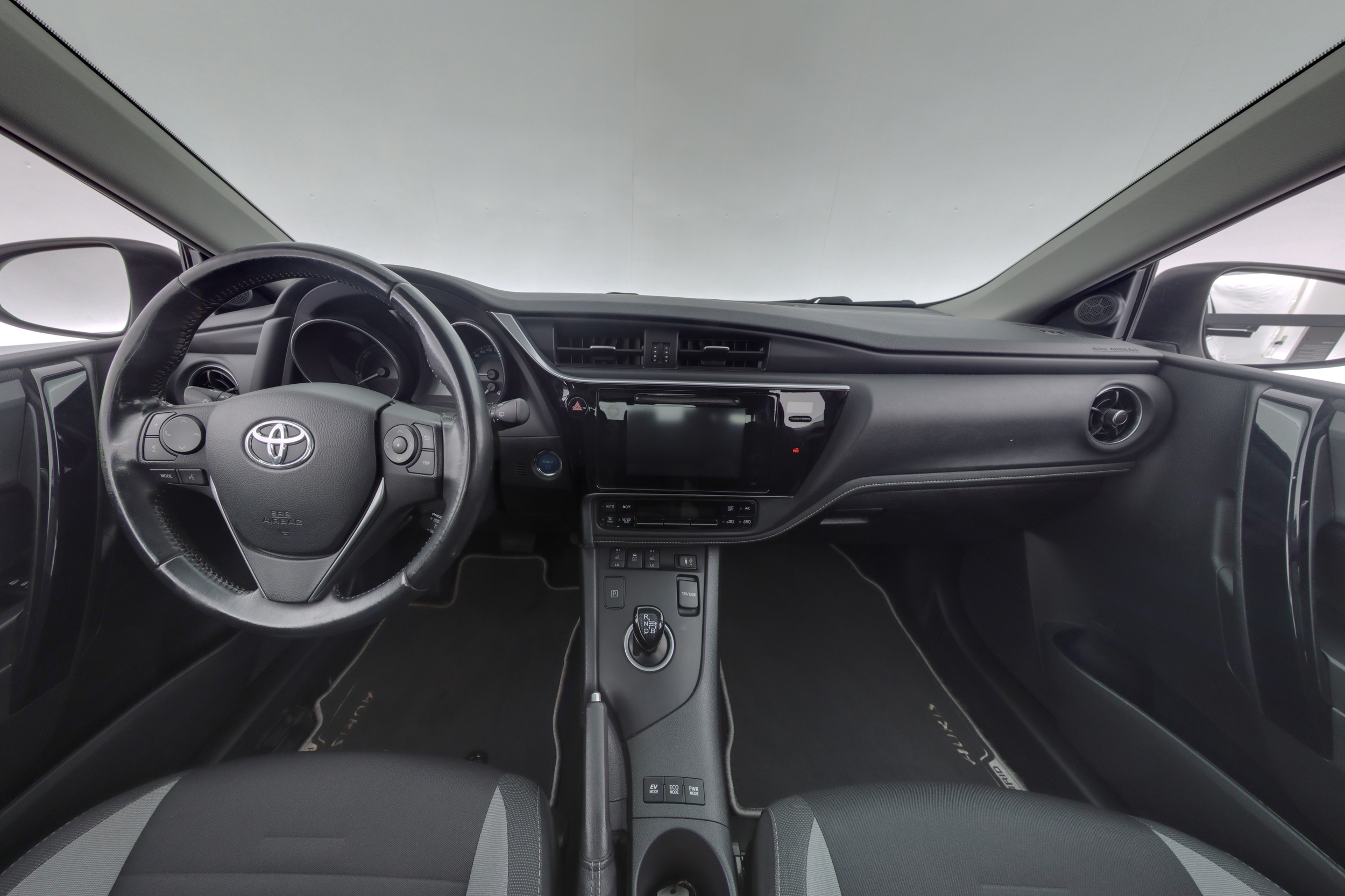 TOYOTA AURIS 2016