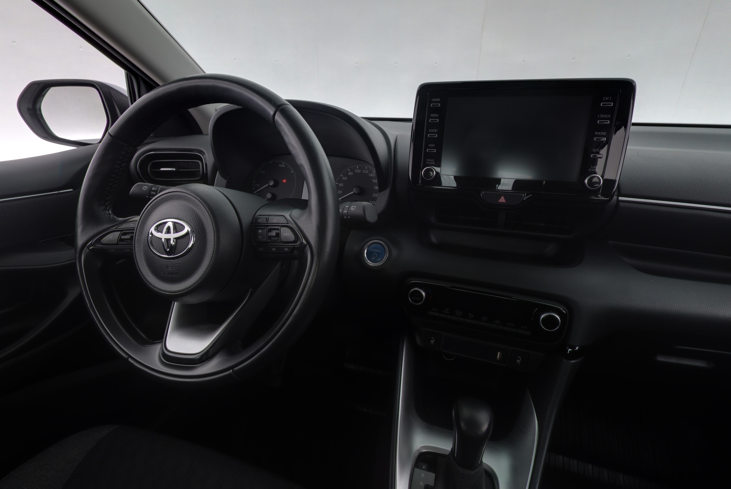 TOYOTA YARIS 2024