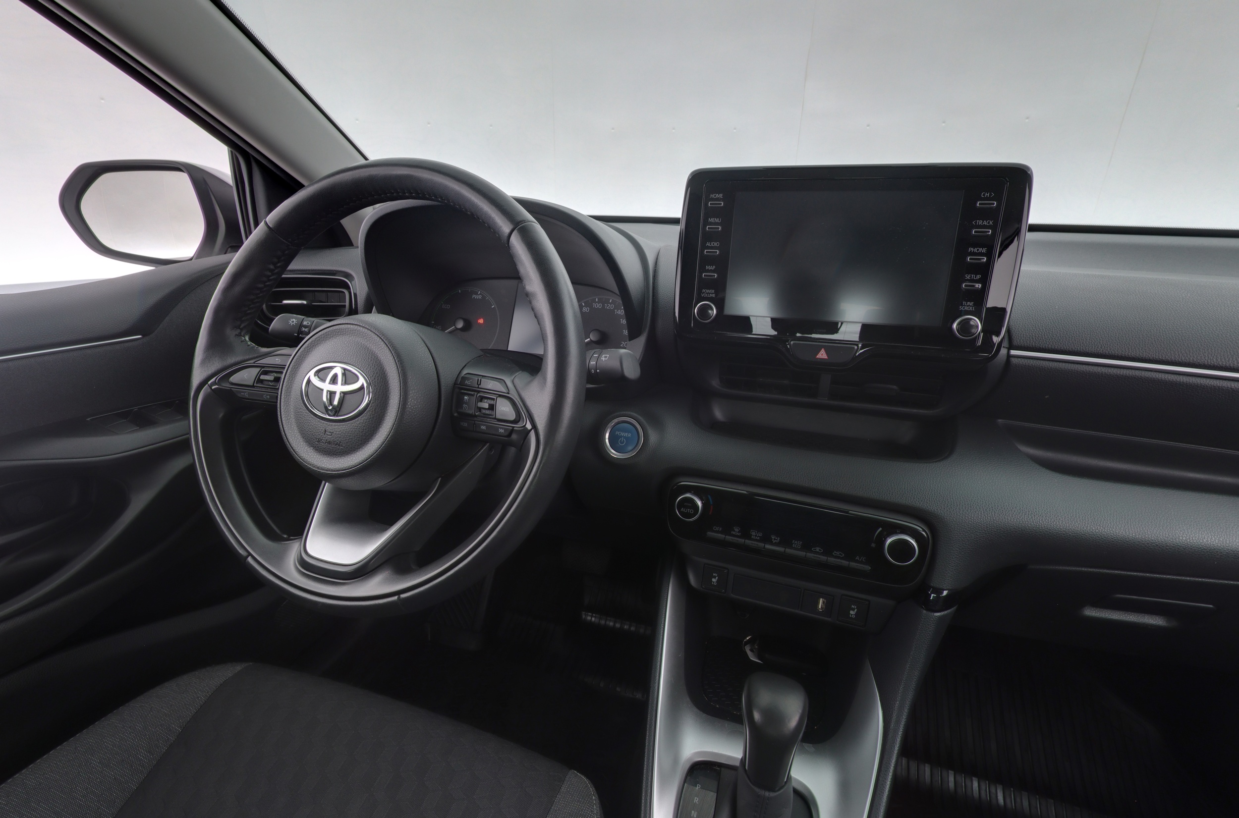 TOYOTA YARIS 2024