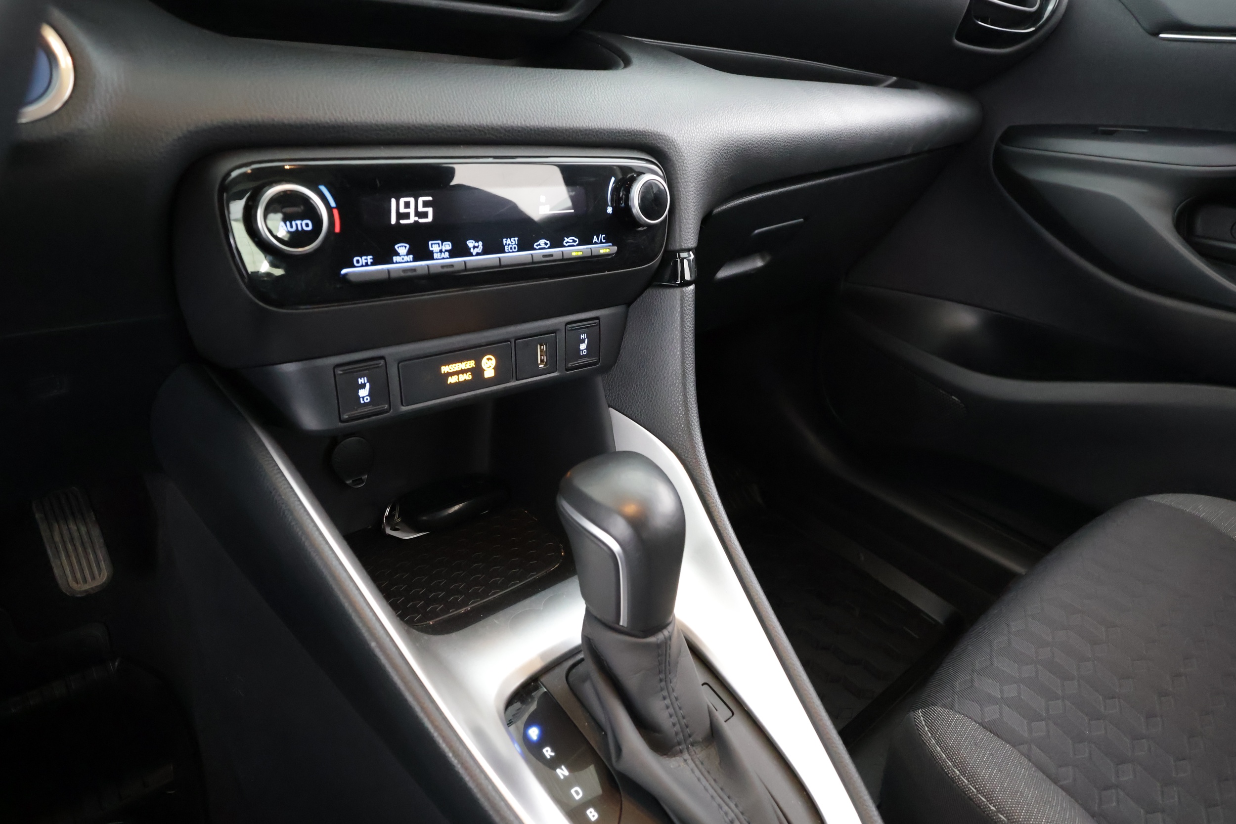 TOYOTA YARIS 2024