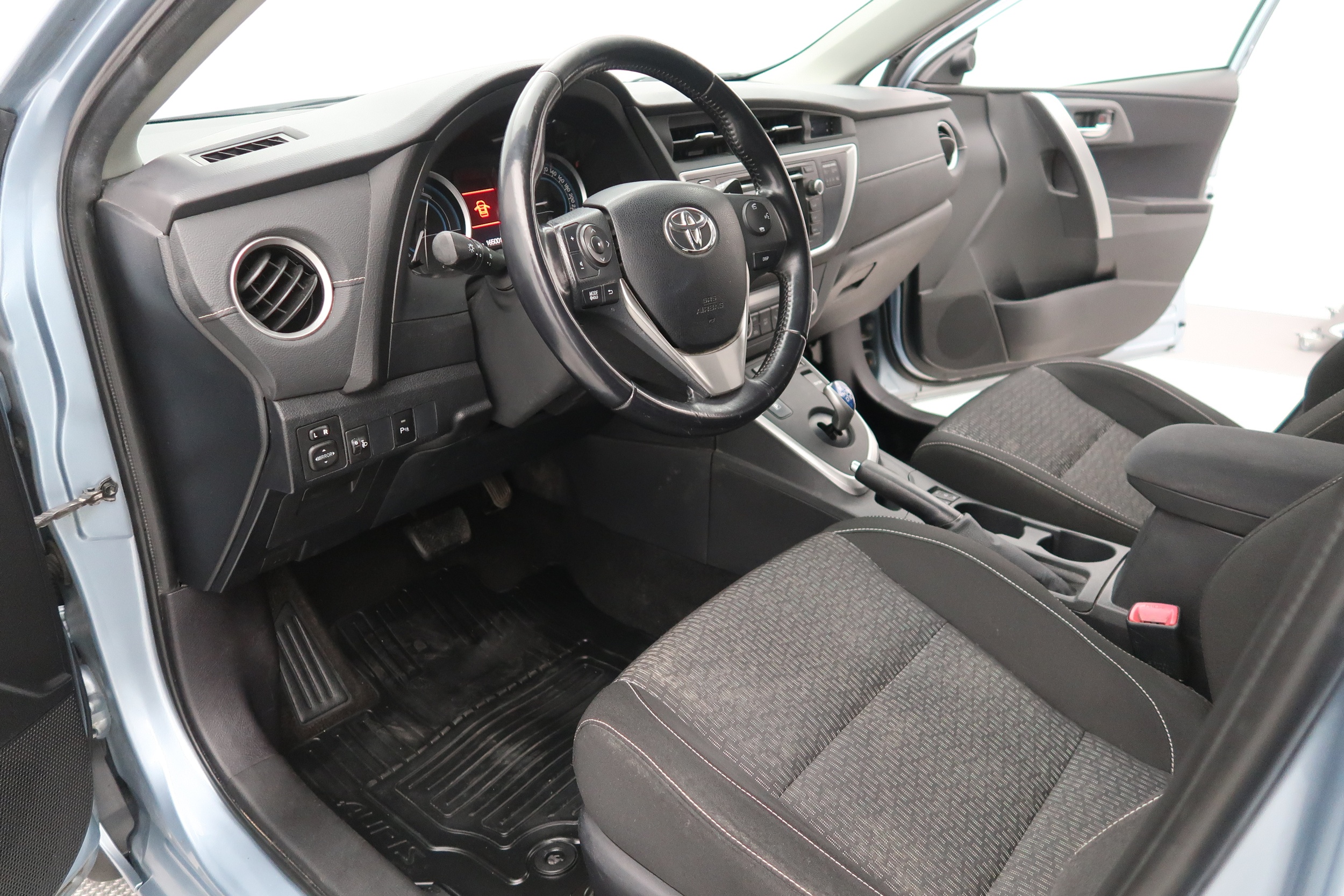 TOYOTA AURIS 2015